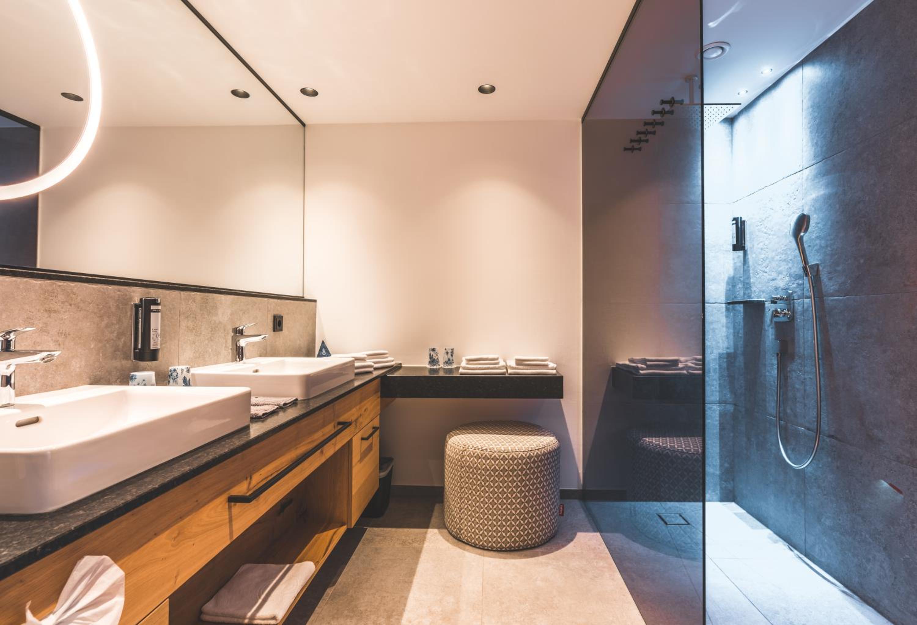 Superior Suite - Photo 2
