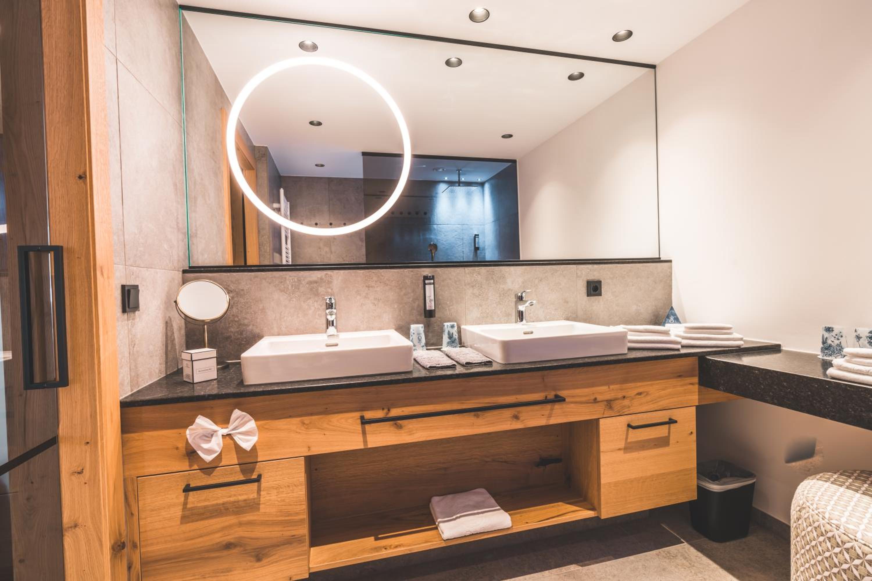 Superior Suite - Photo 4