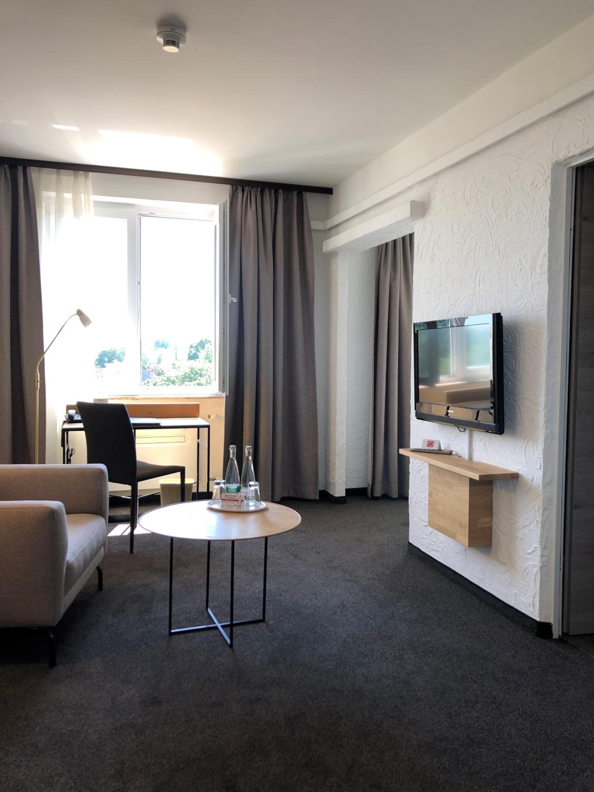 Comfort Queen Room with City View - Photo 6