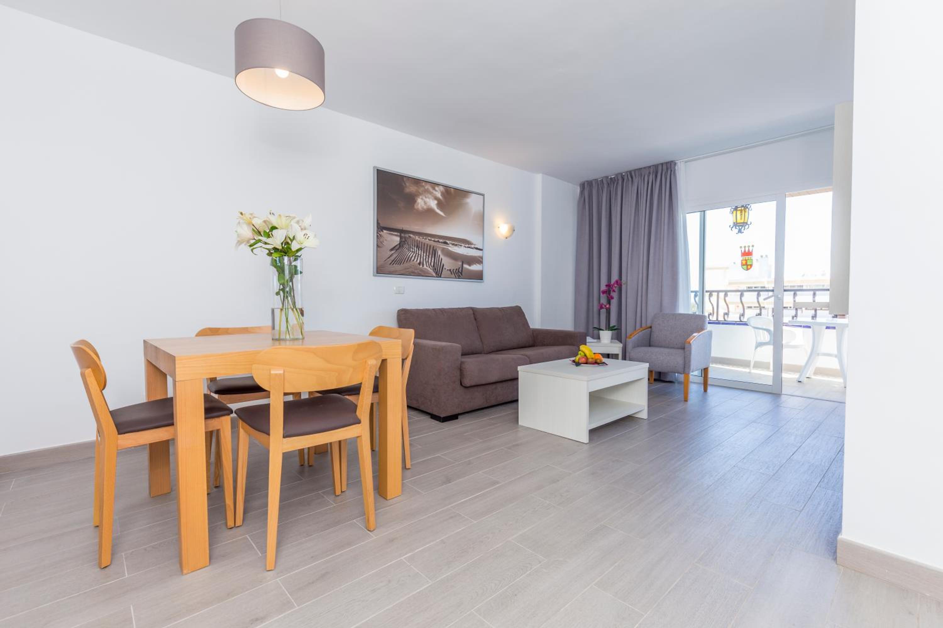 Superior One-Bedroom Apartment - Photo 1