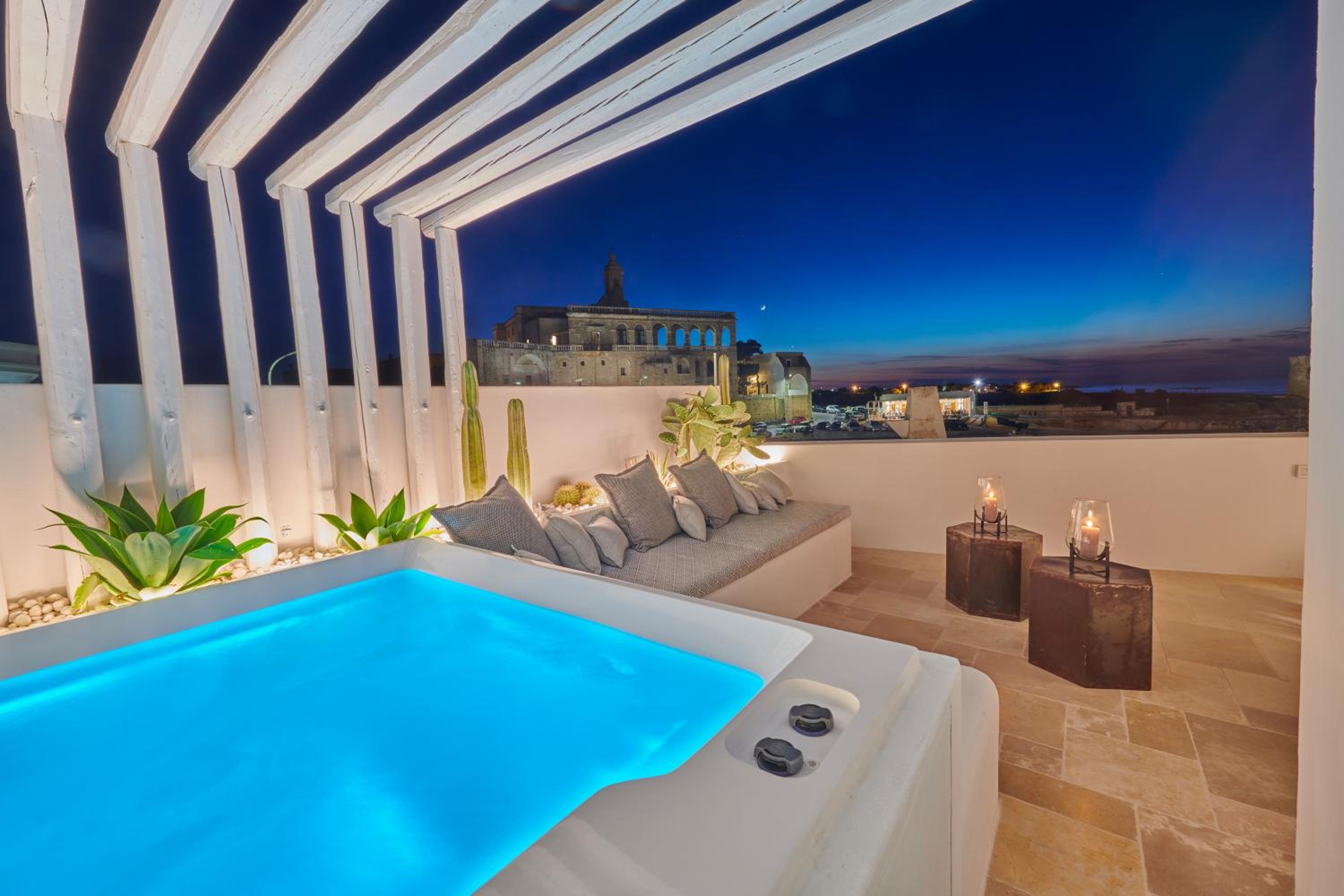 Suite with Private Pool - Photo 11