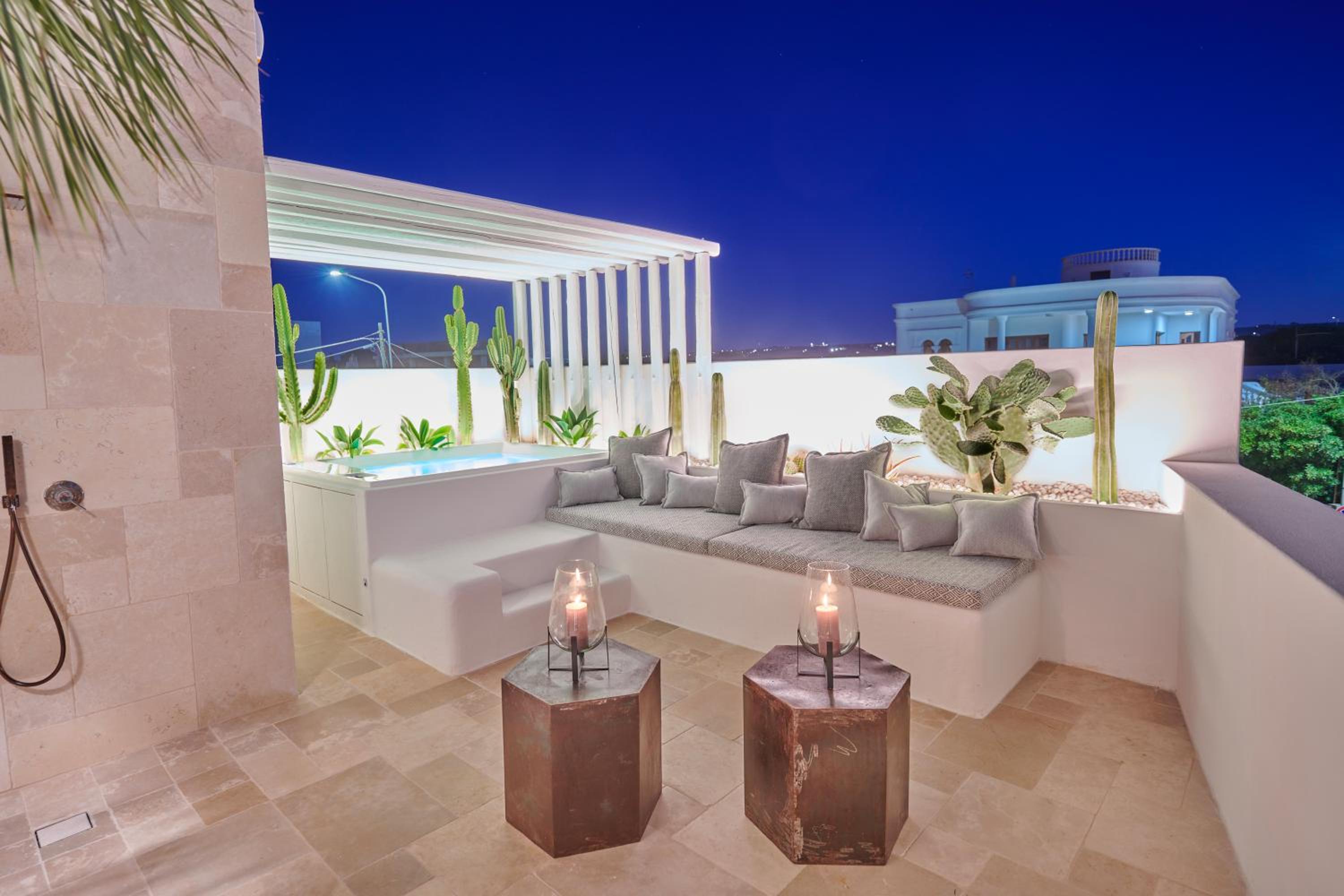 Suite with Private Pool - Photo 10