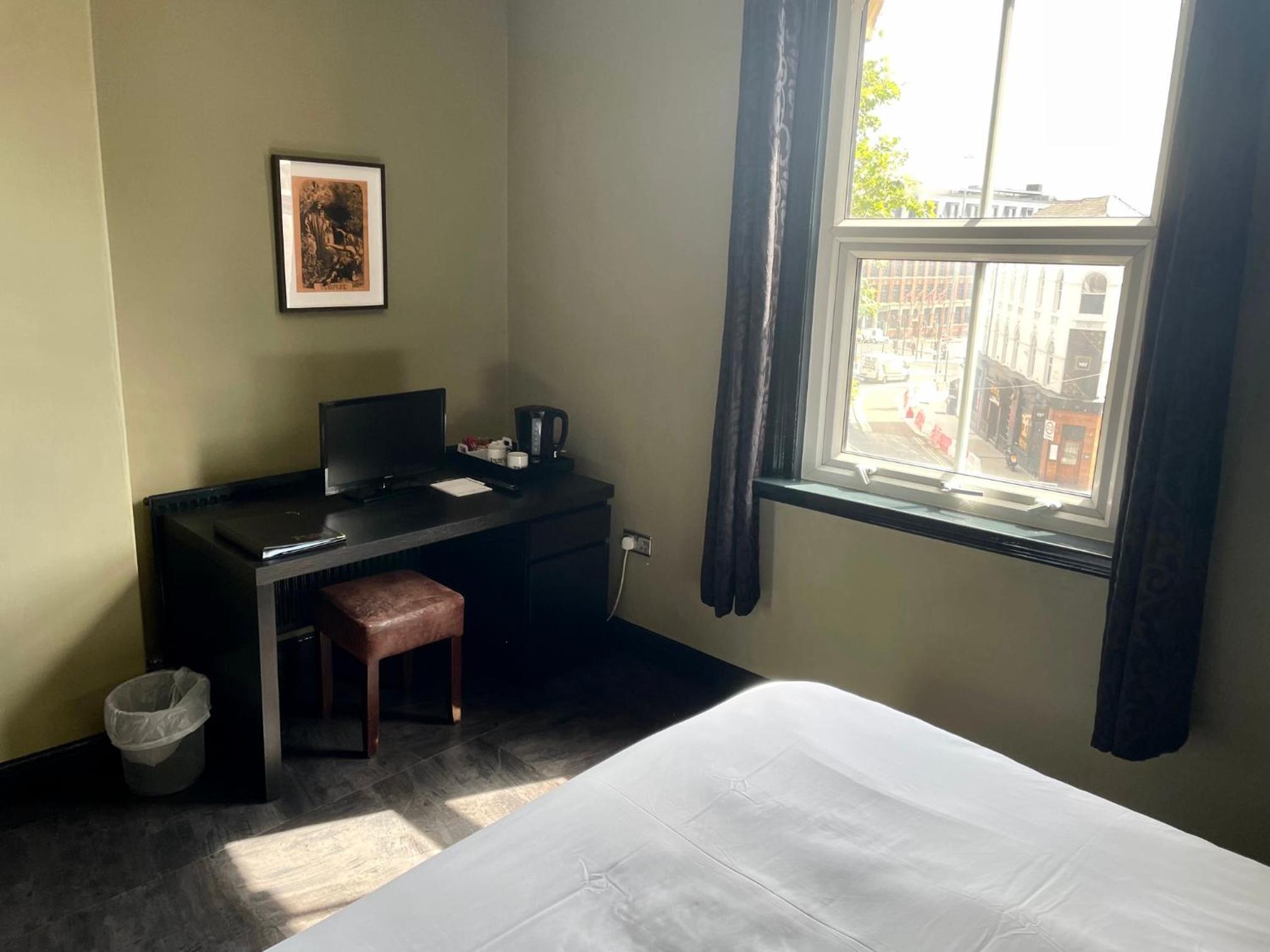 Double Room - Photo 7