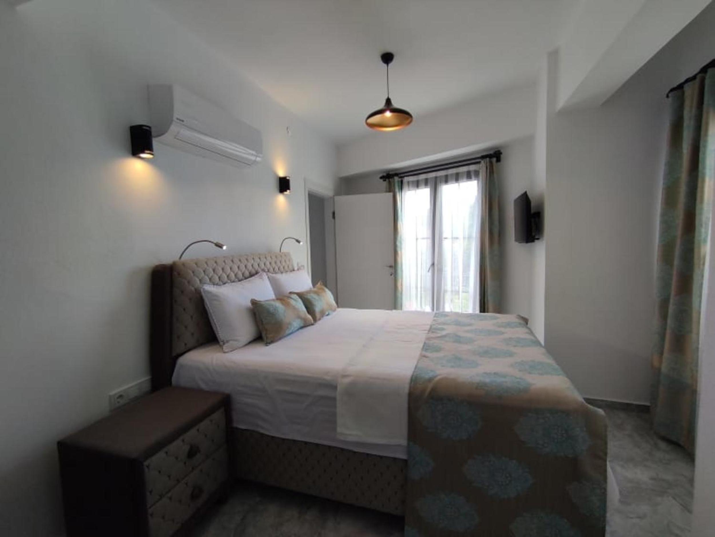 Suite - Photo 1
