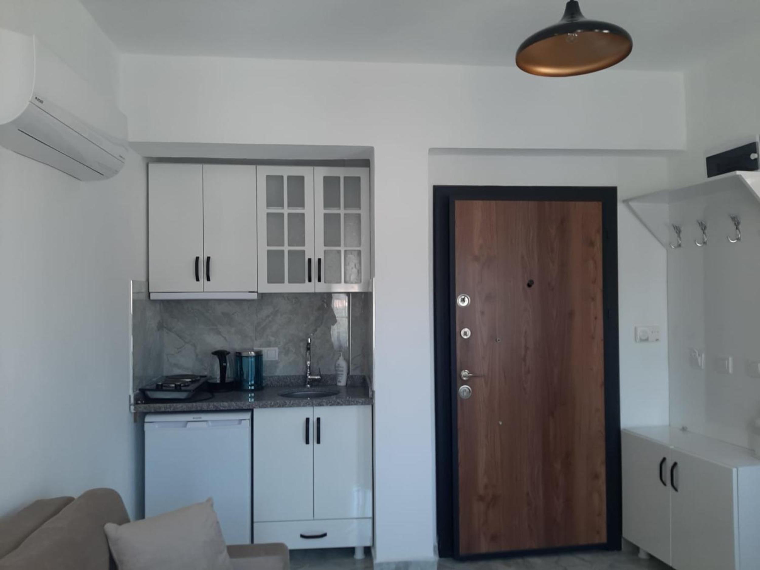Suite - Photo 15
