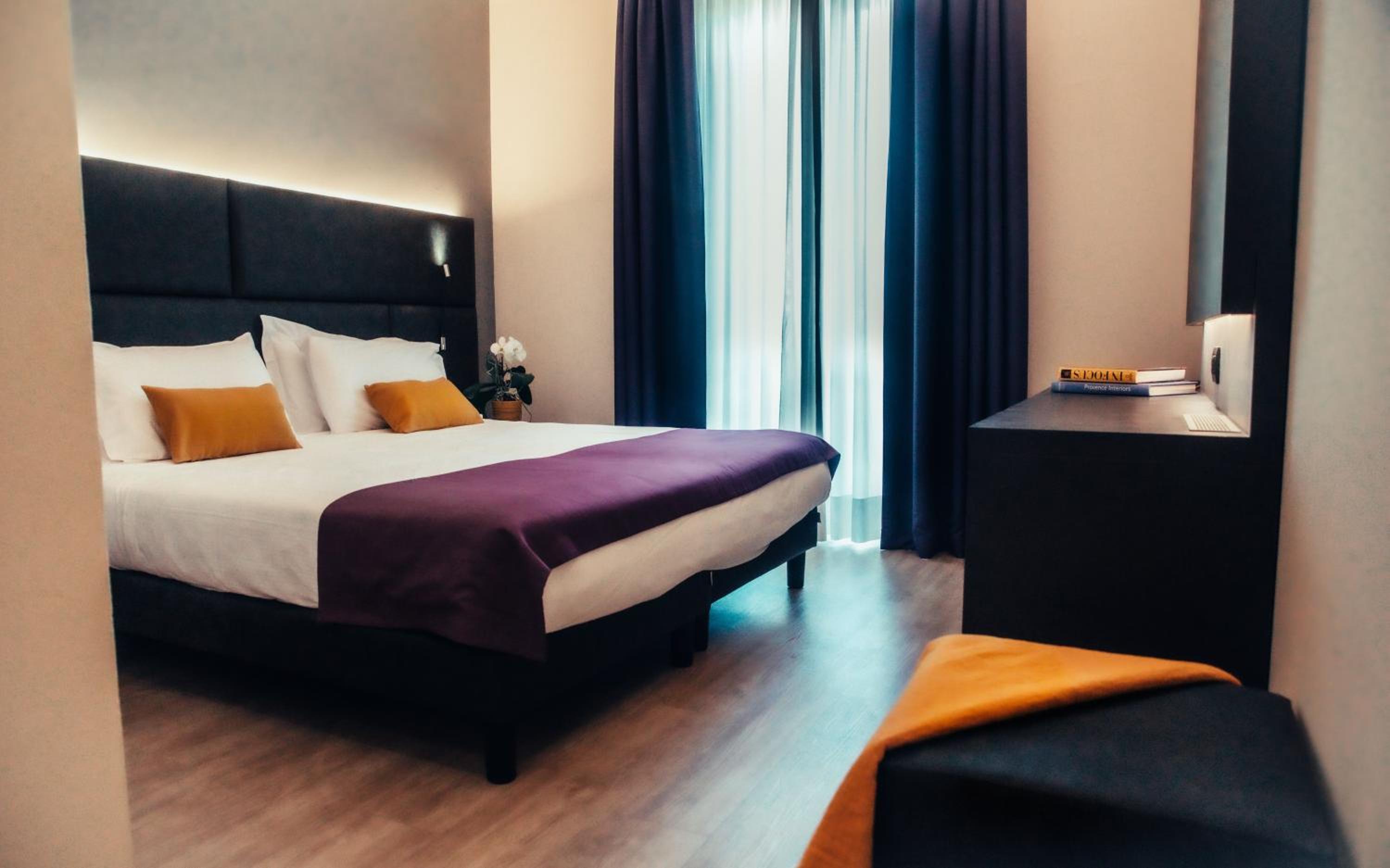 Standard Double Room with Balcony - Photo 15