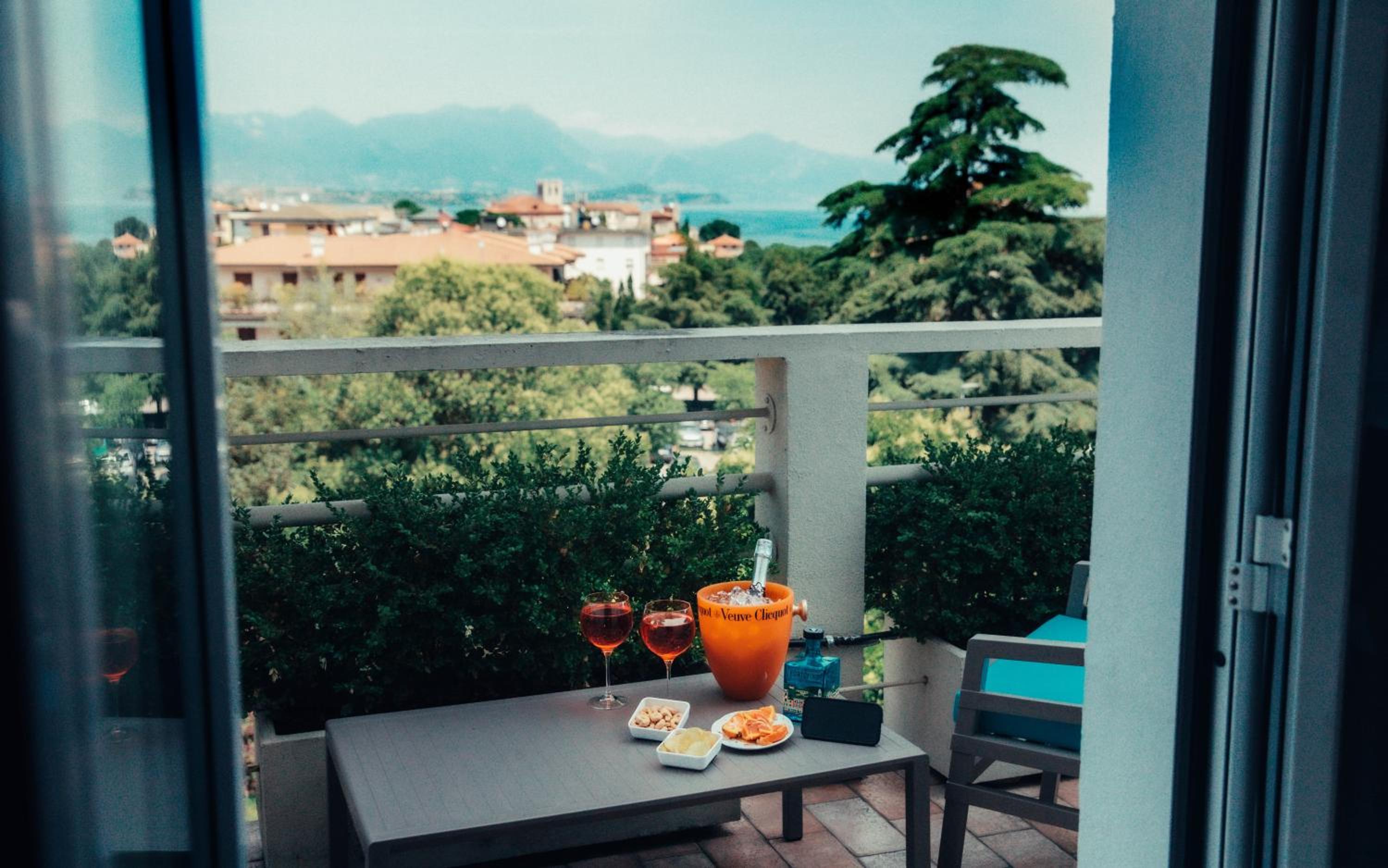 Standard Double Room with Balcony - Photo 4