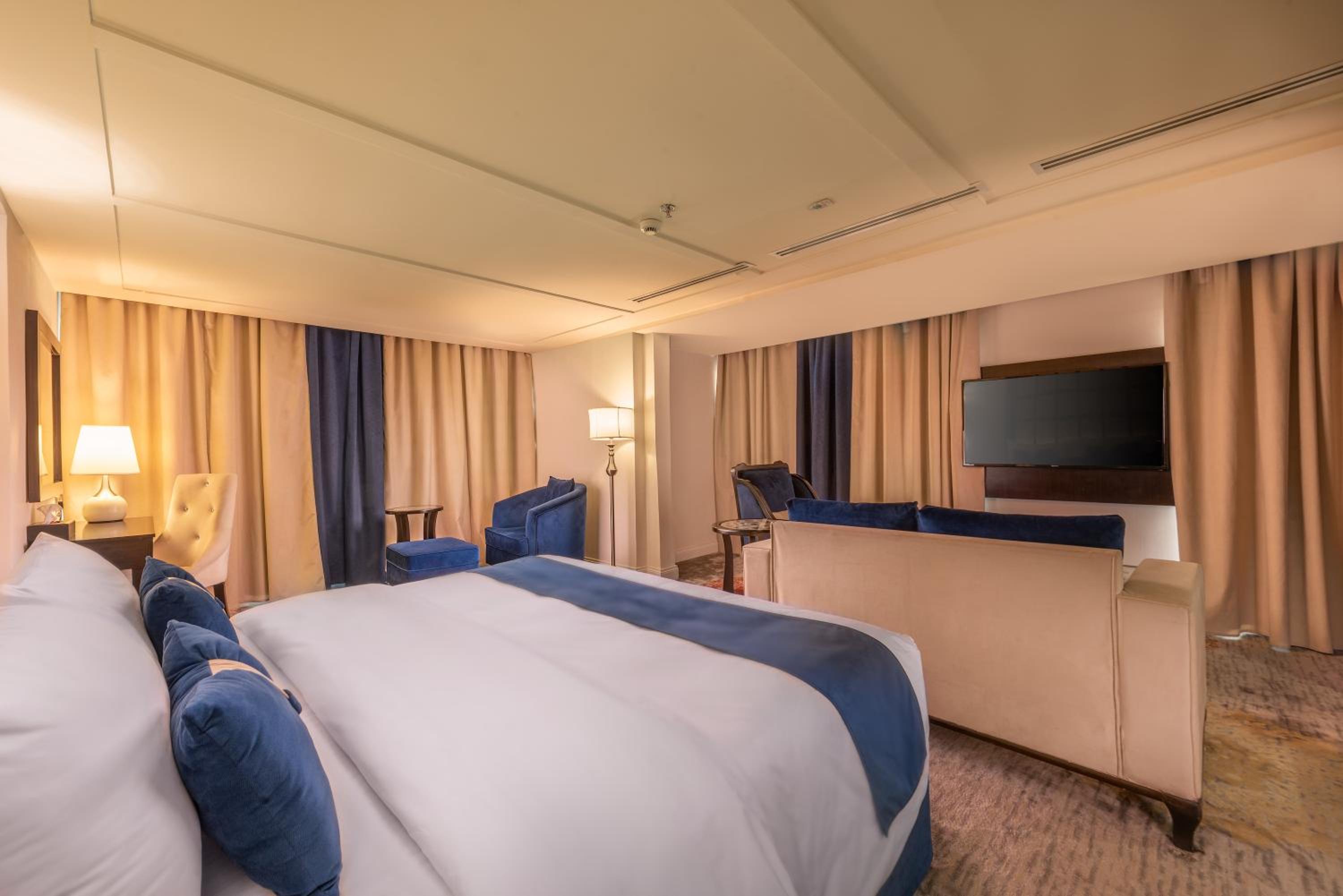 Deluxe Suite