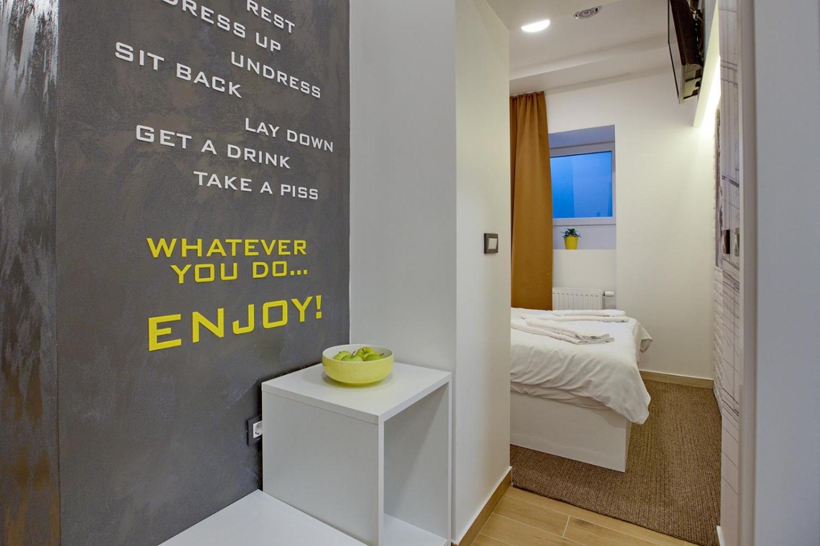 Deluxe Double Room with Shower - Photo 6