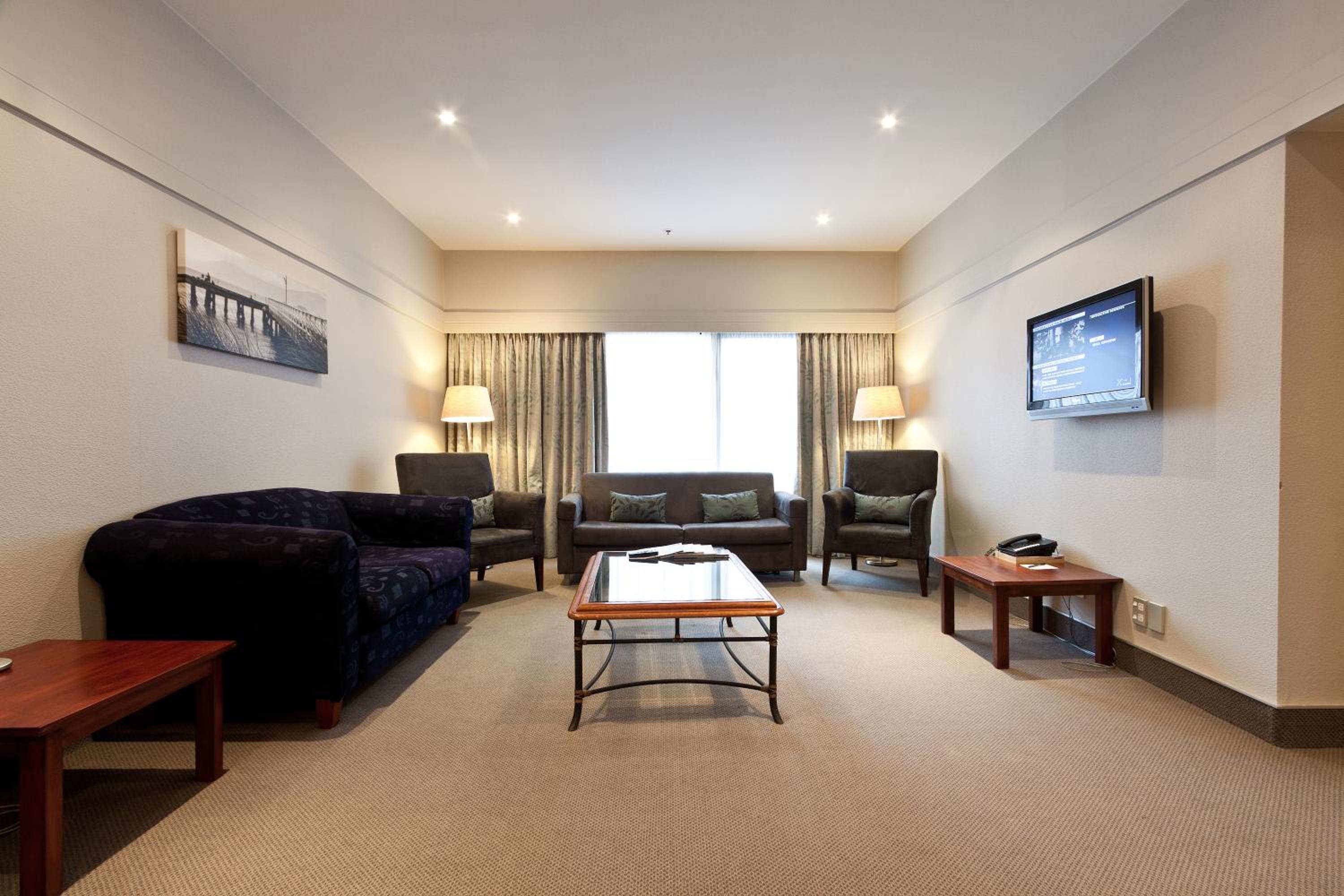 Family Room - Photo 2