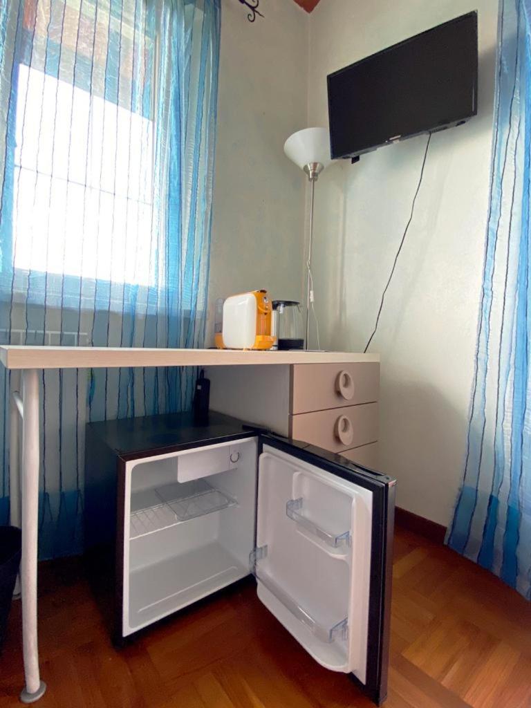 Double Room with Private External Bathroom - Photo 6