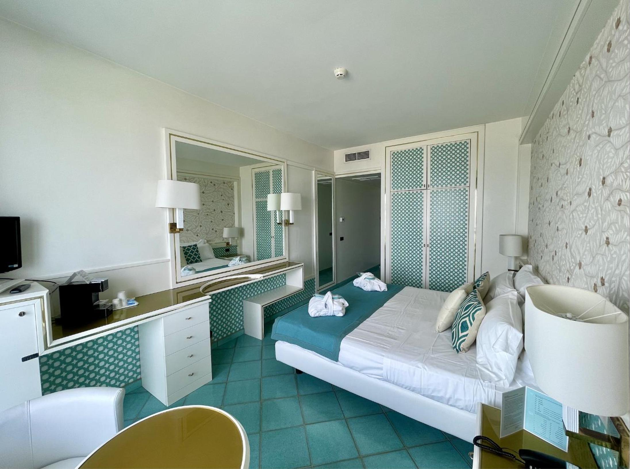 Superior Double or Twin Room with Sea View - Photo 2