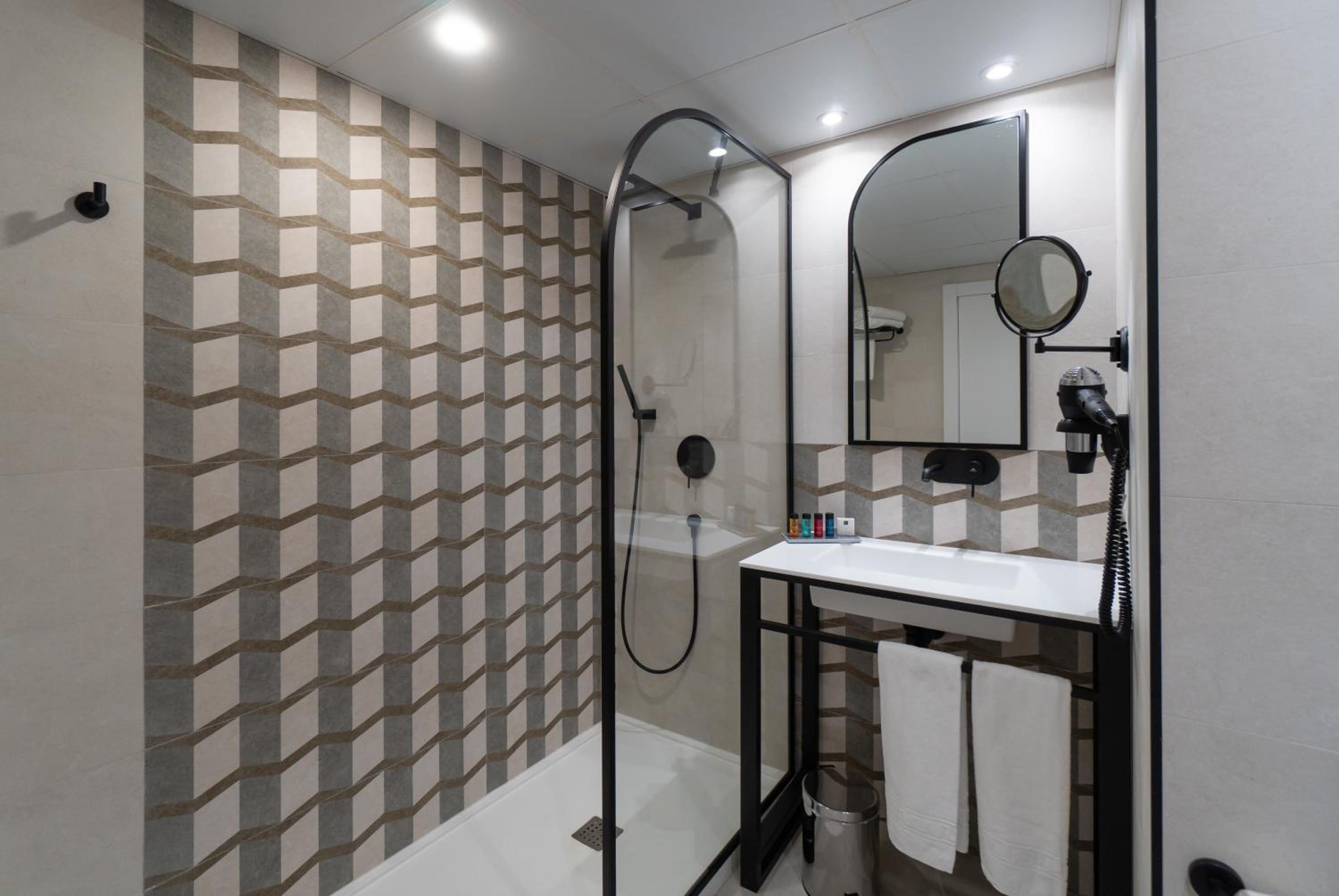 Junior Suite (2 Adults) - Photo 7