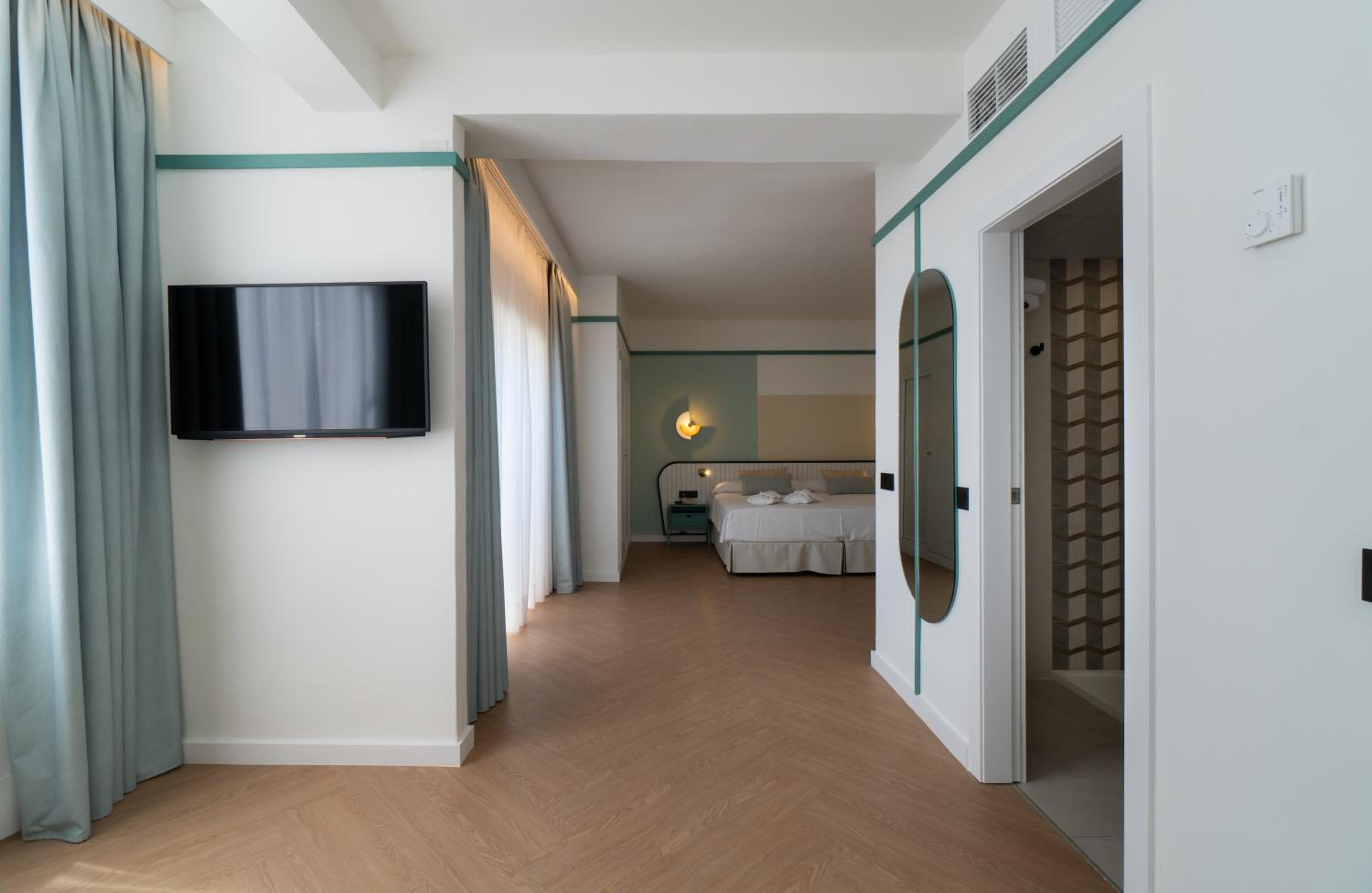 Junior Suite (2 Adults) - Photo 2