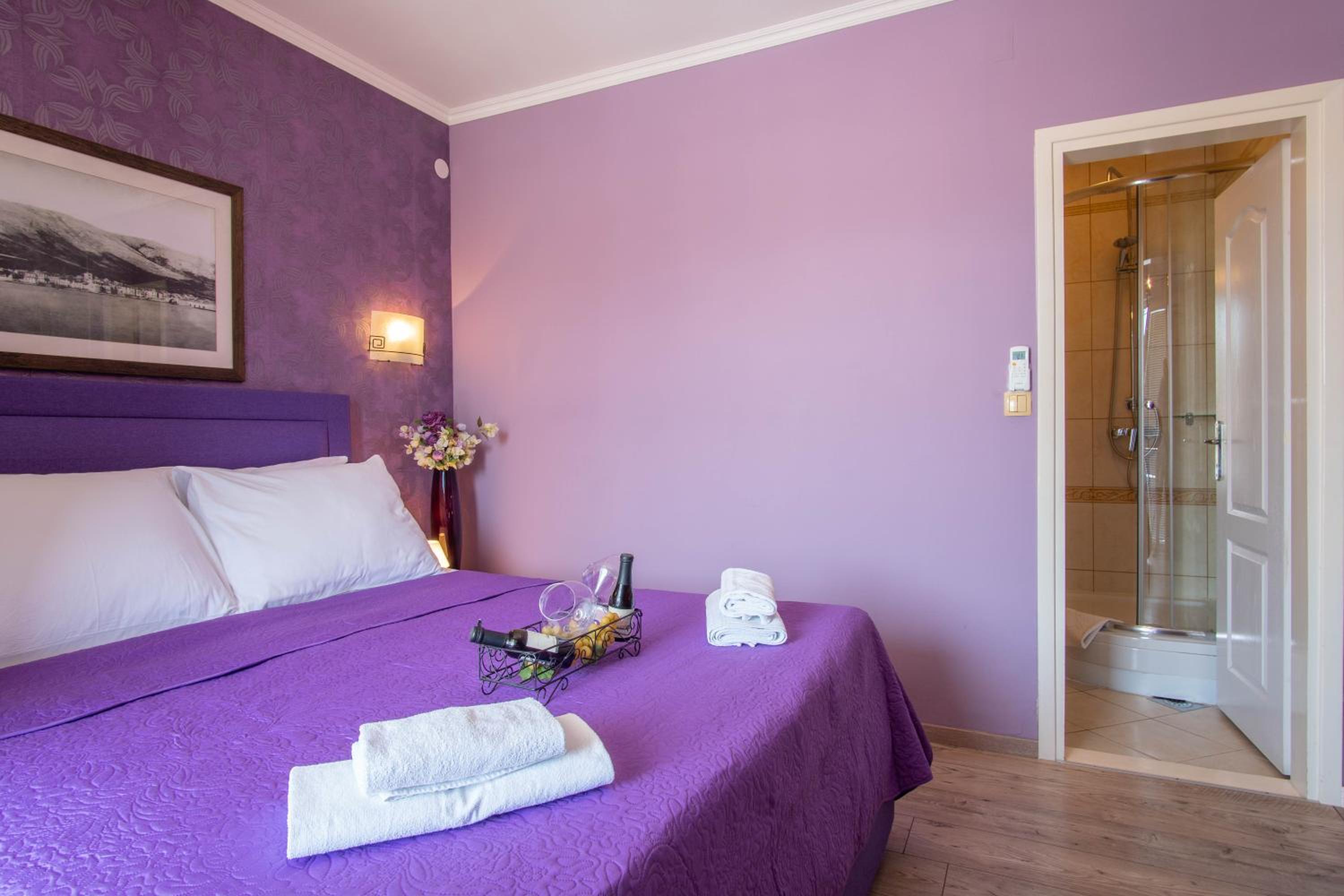 Double Room with Balcony and Sea View - Photo 17