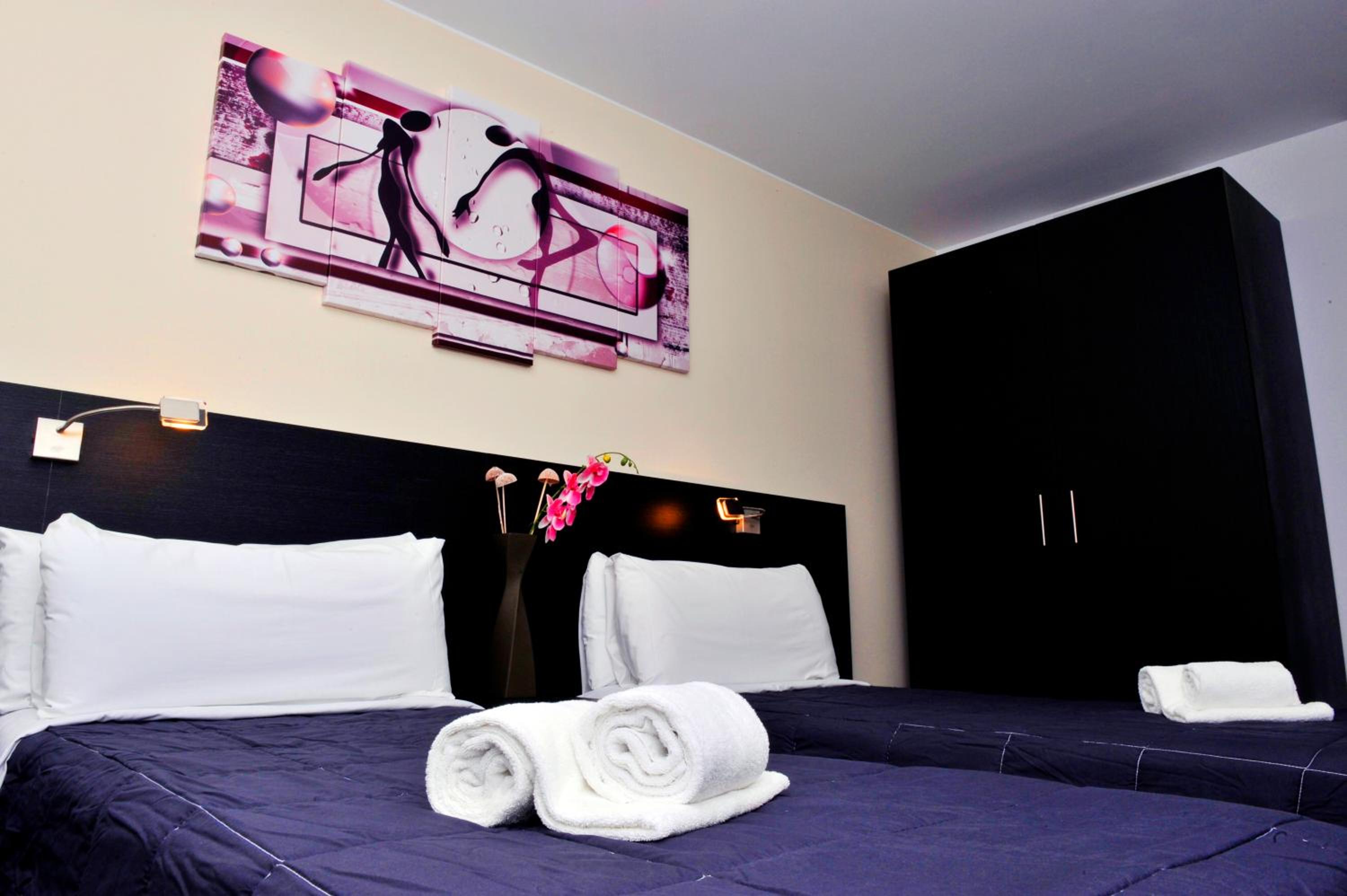 Twin Room - Photo 4