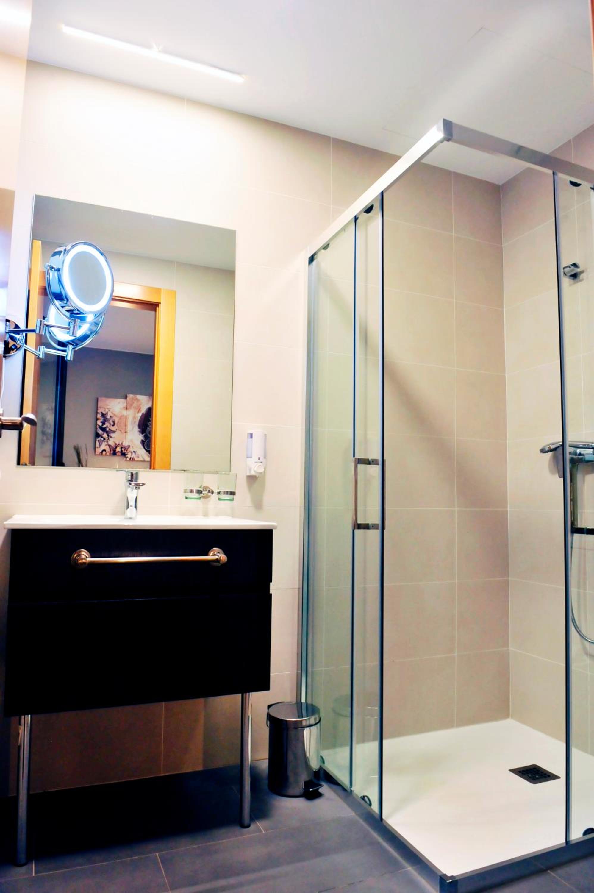 Double Room - Photo 12