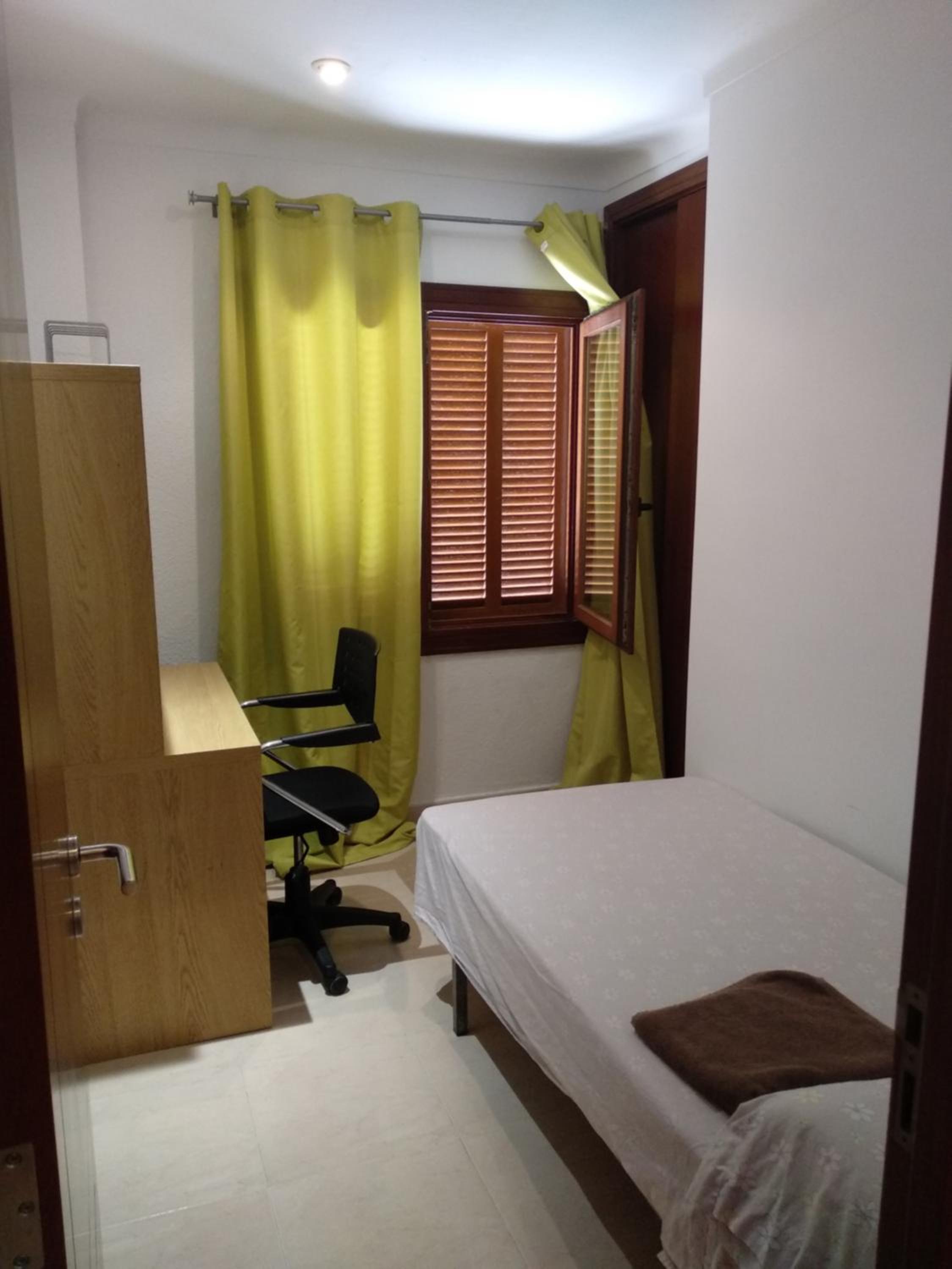 Apartamento con Balcón