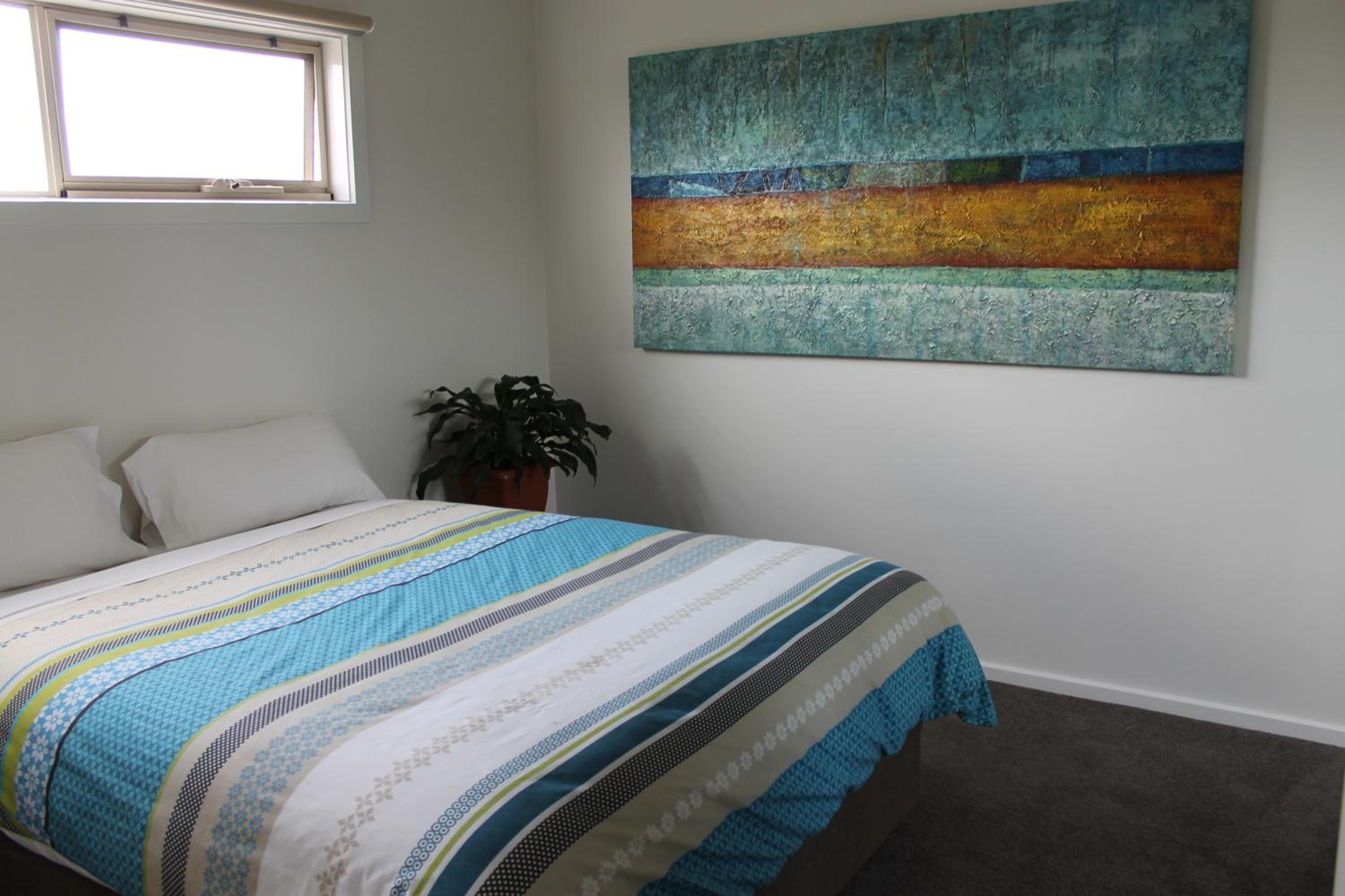 Three-Bedroom House photo 2