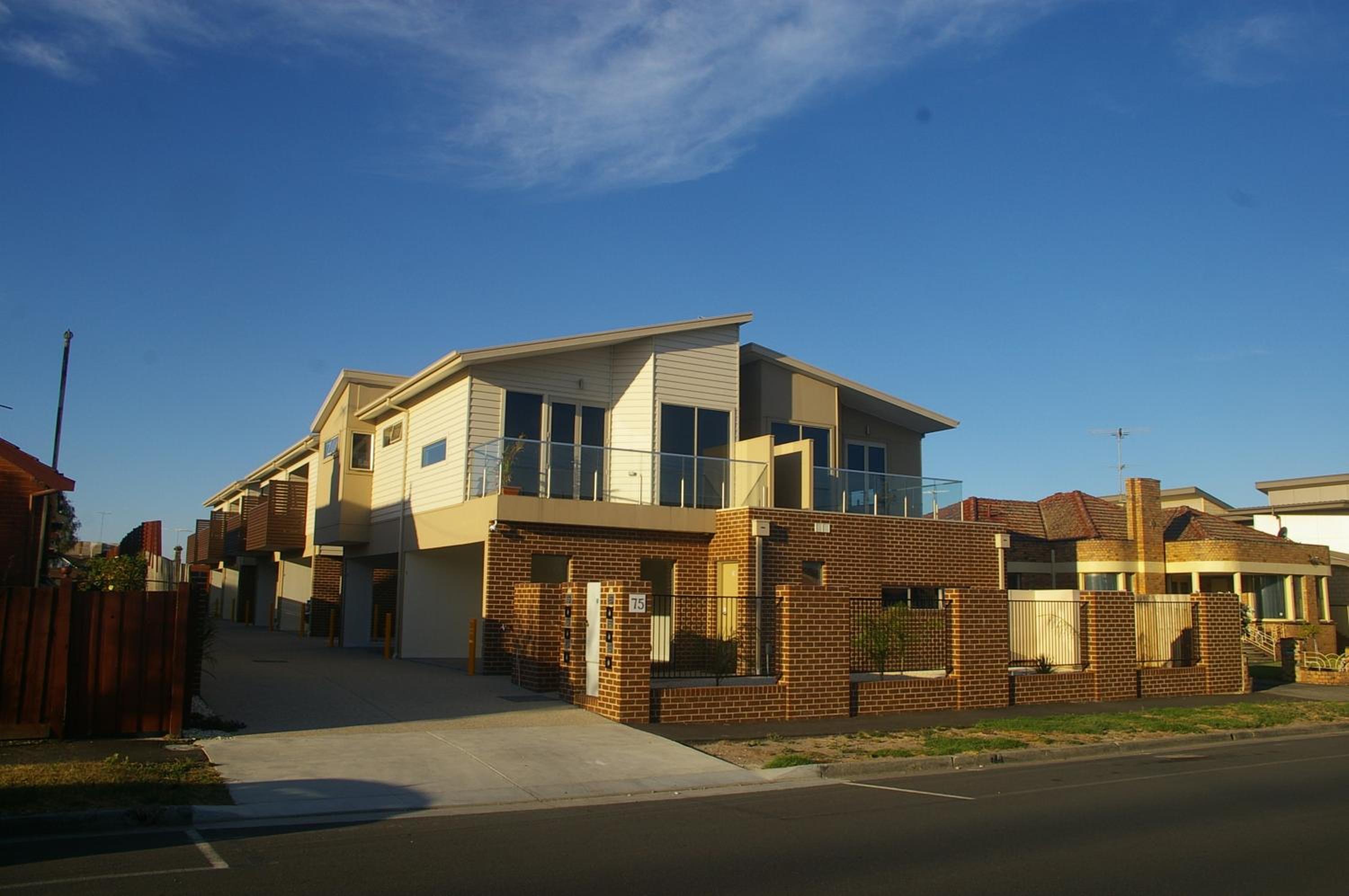 Three-Bedroom Townhouse photo 2