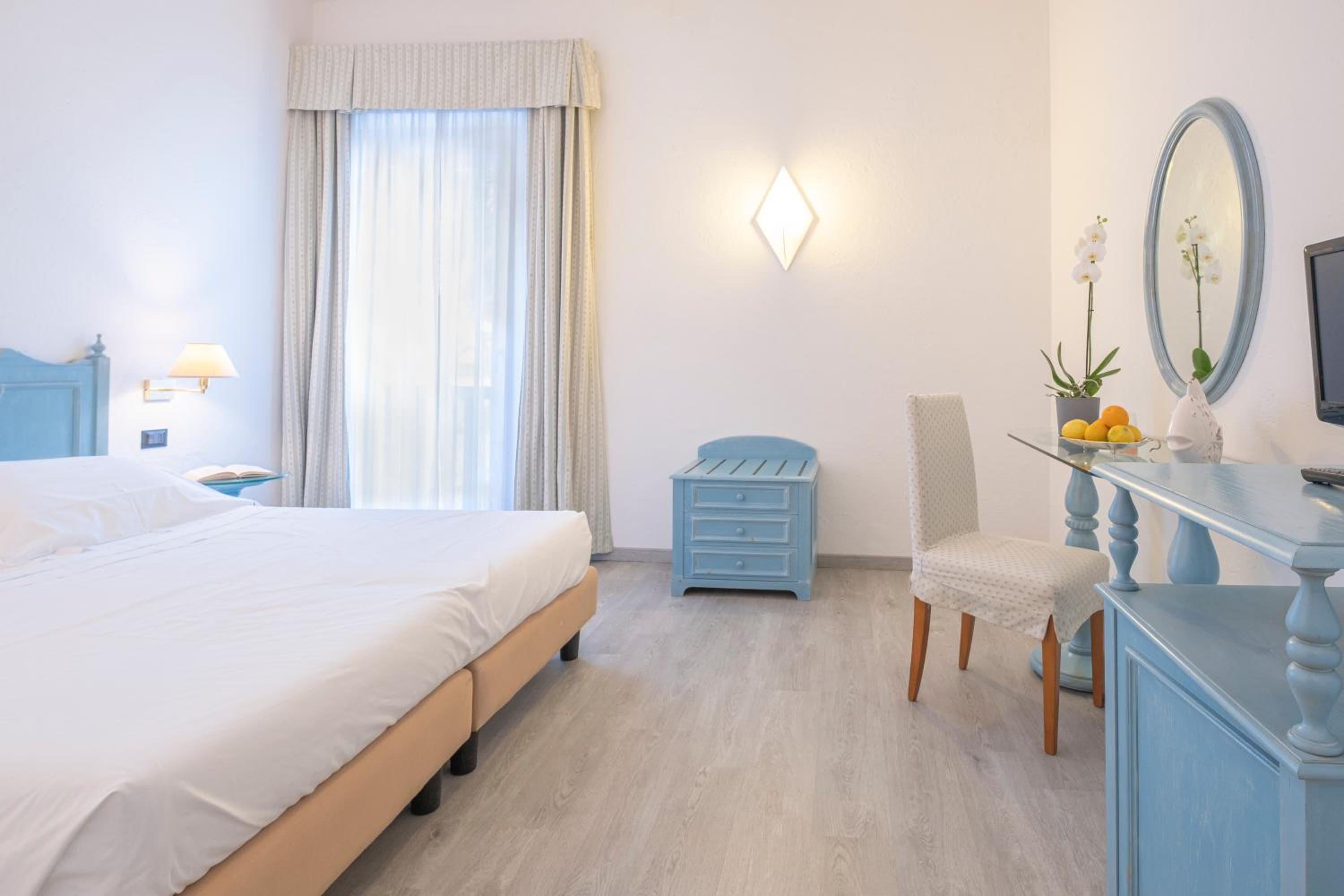 Standard Double Room - Photo 8