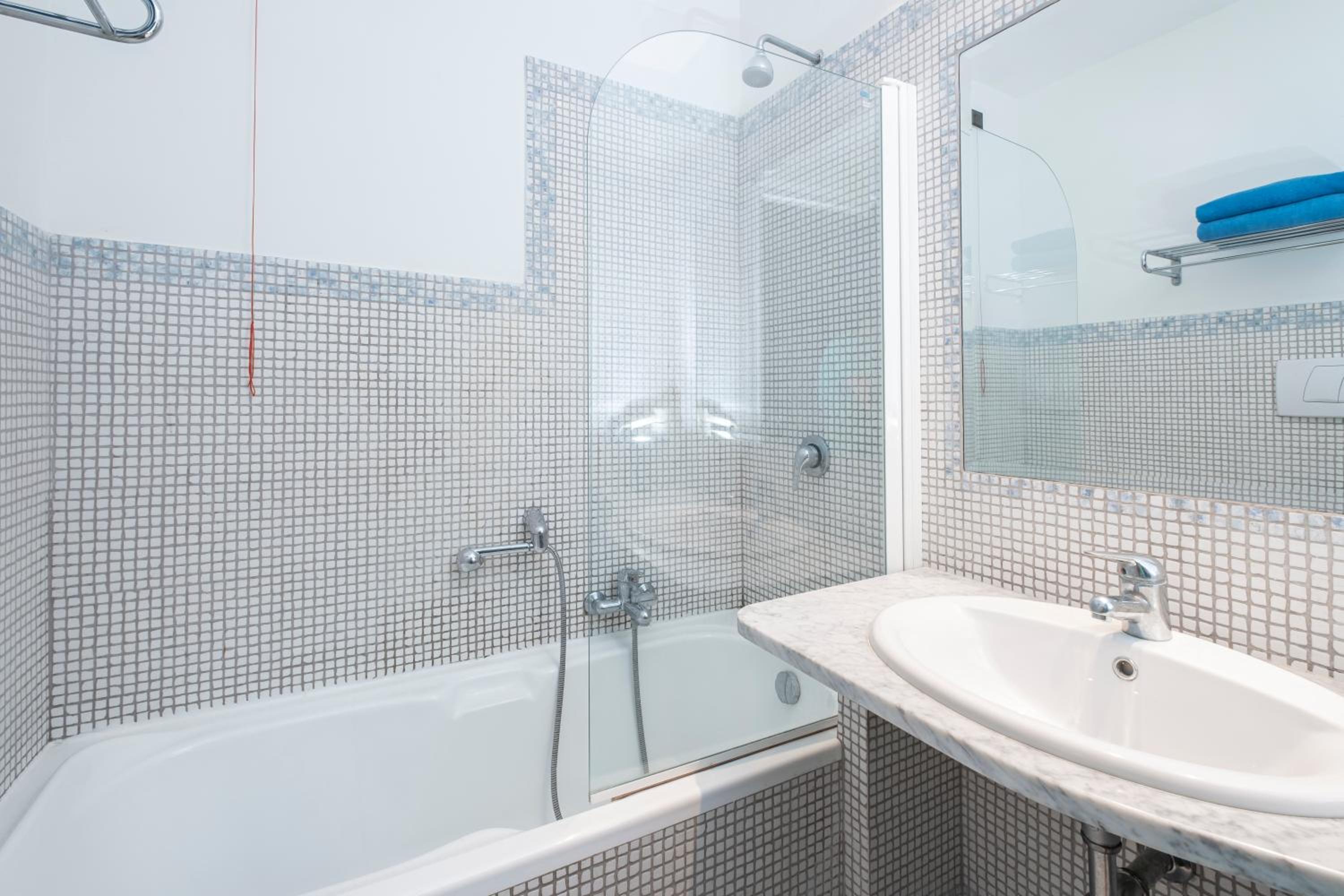 Standard Double Room - Photo 6