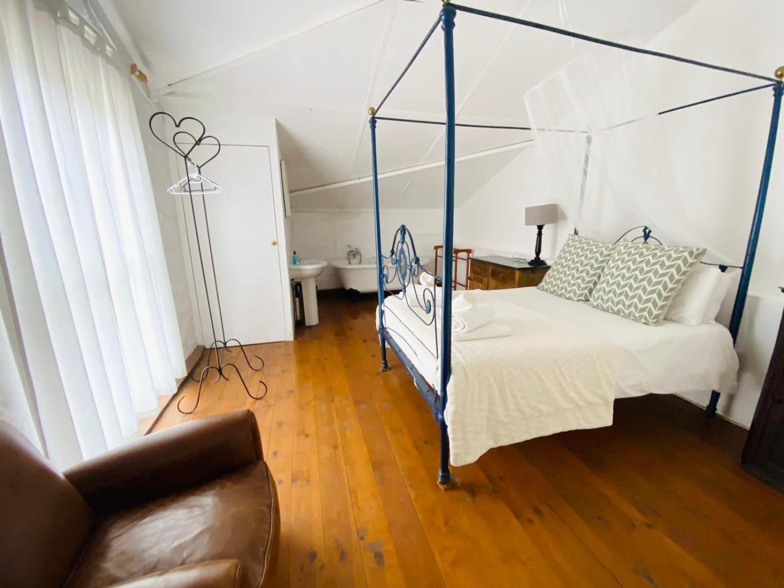 Double Room with Balcony - Photo 2