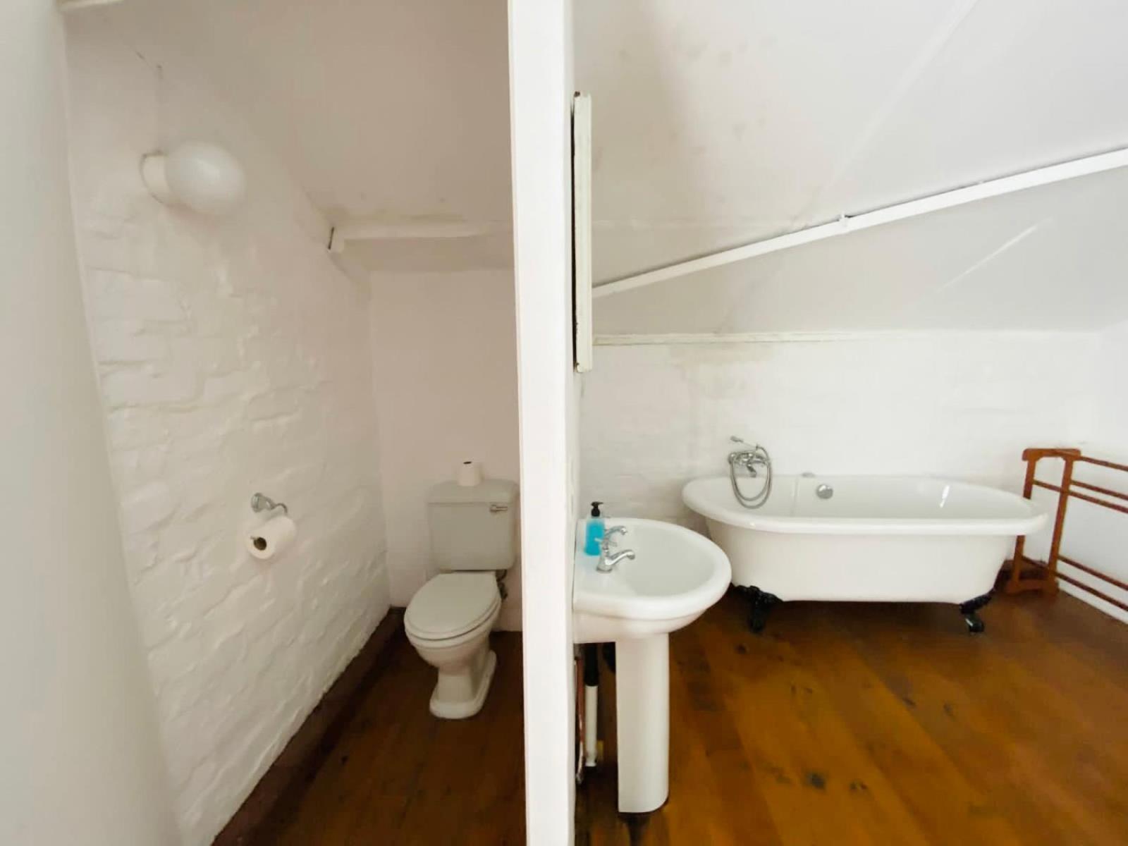 Double Room with Balcony - Photo 3