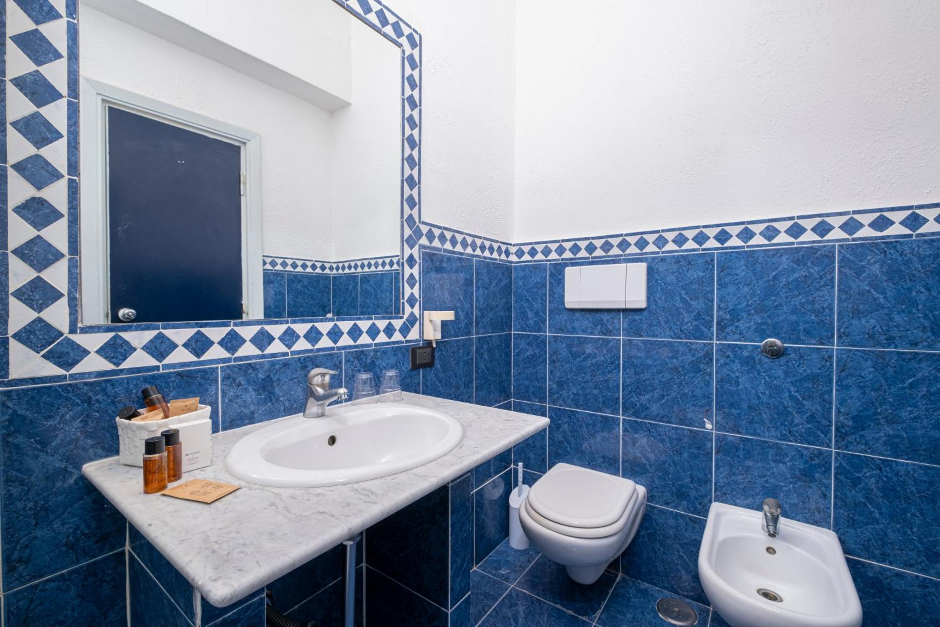 Double Room with Sea View - Photo 6