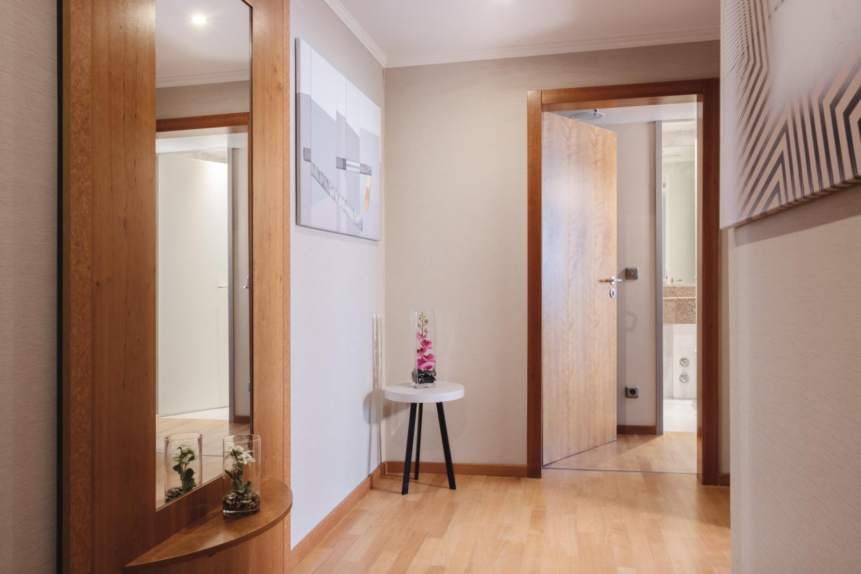 Business Suite - Photo 4