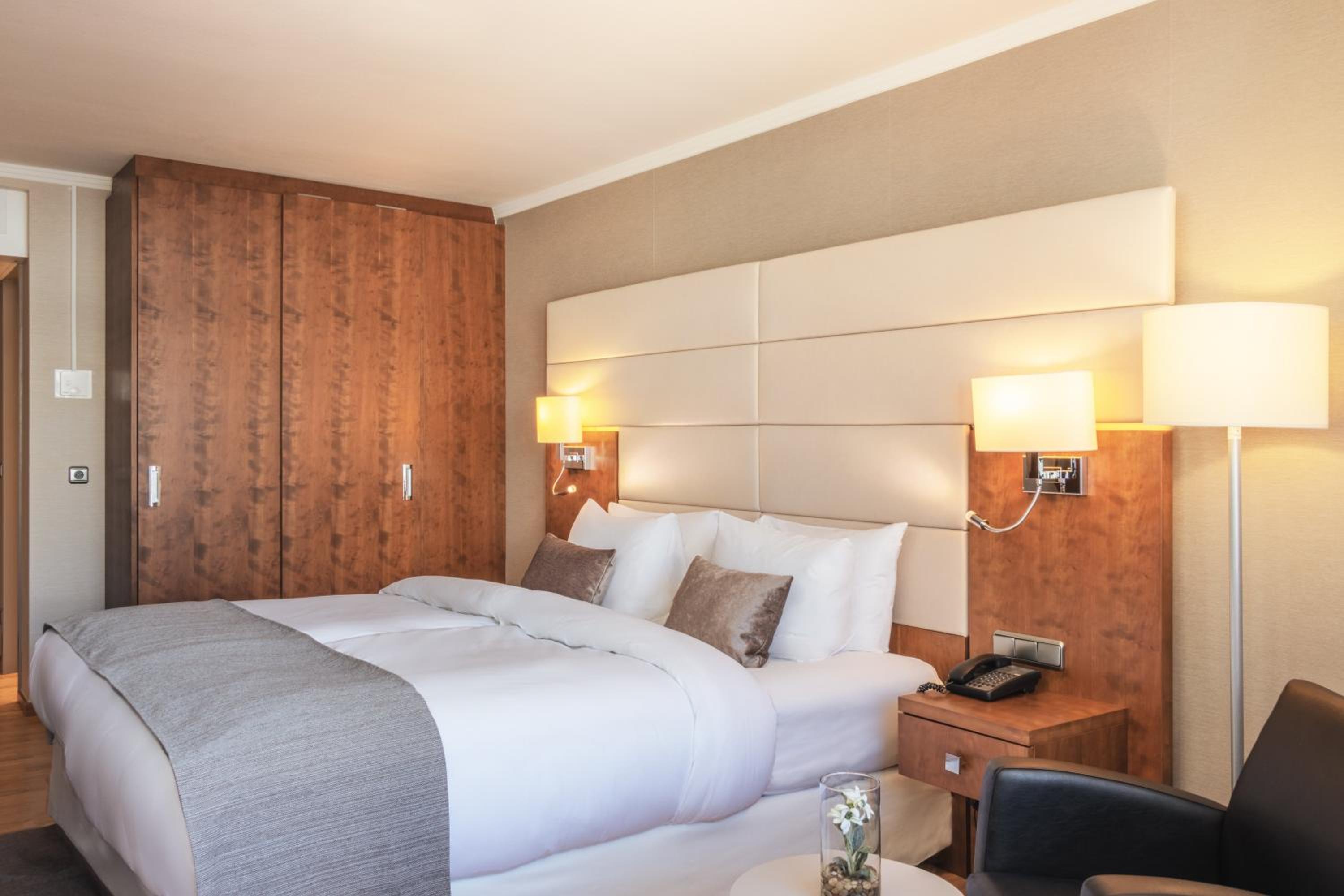 Business Suite - Photo 5