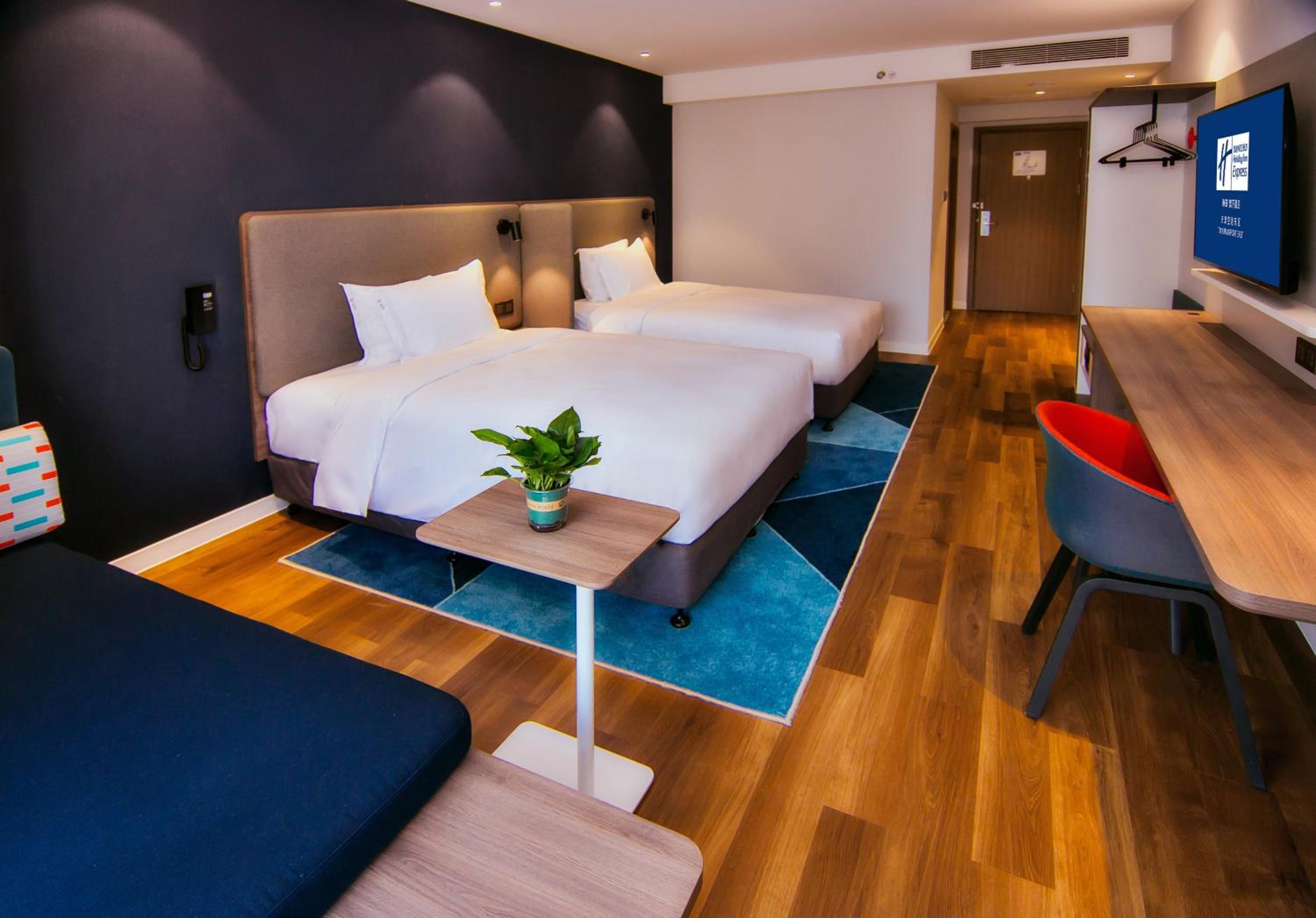 Standard Twin Room - Photo 4