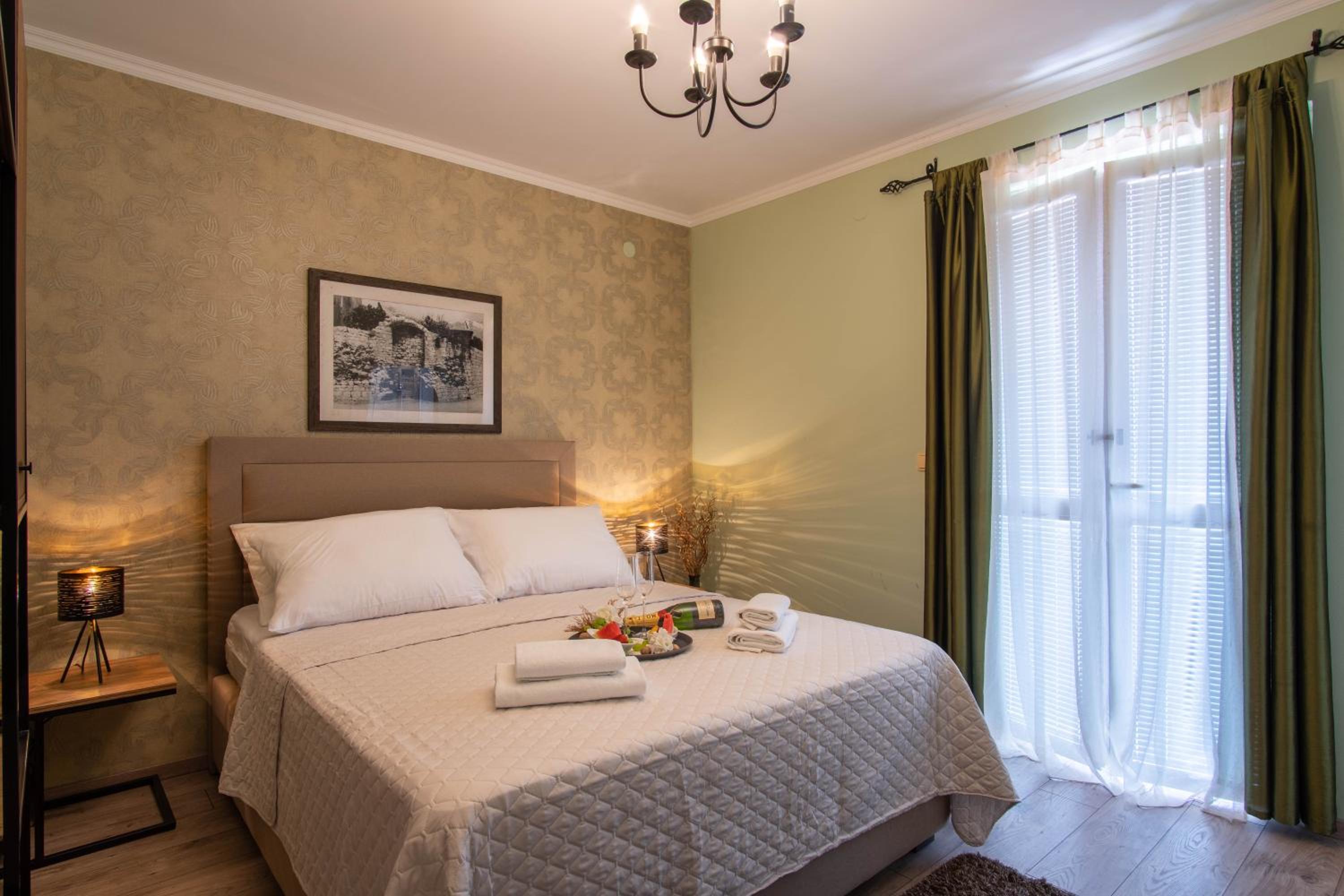 Double Room with Balcony and Sea View - Photo 18