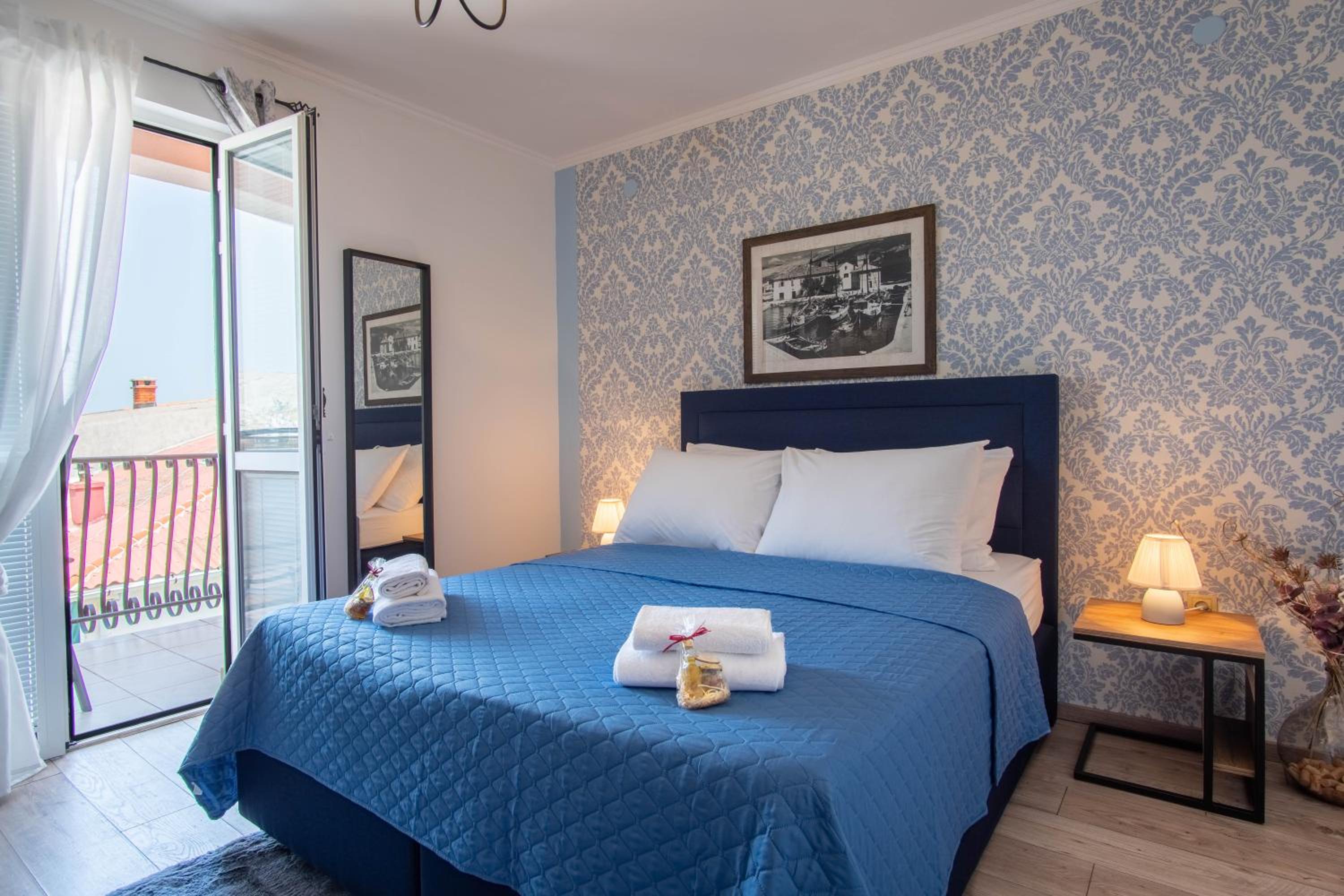 Double Room with Balcony and Sea View - Photo 21