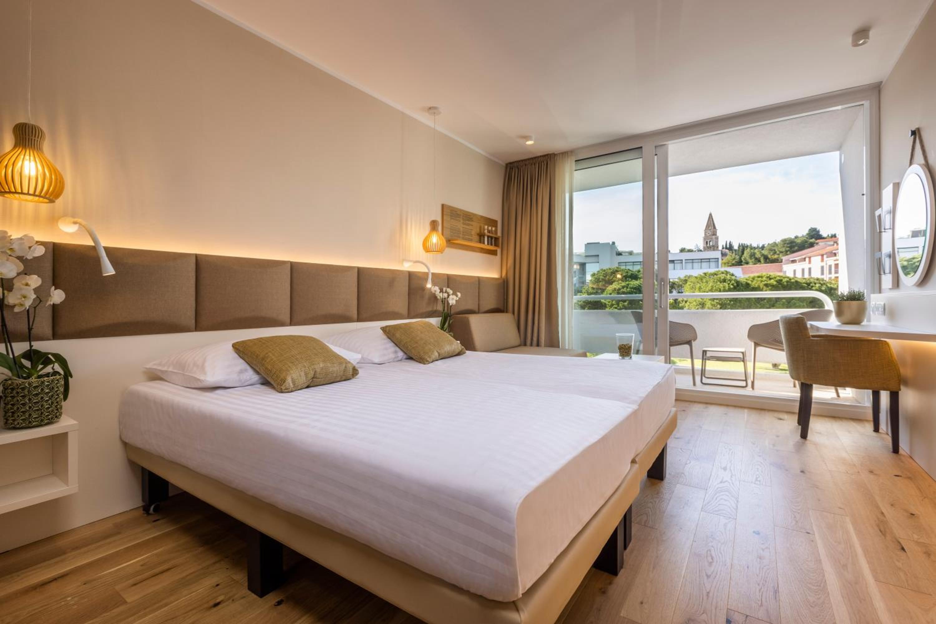 Superior Double or Twin Room with Extra bed, Balcony and Harbor view - Photo 1