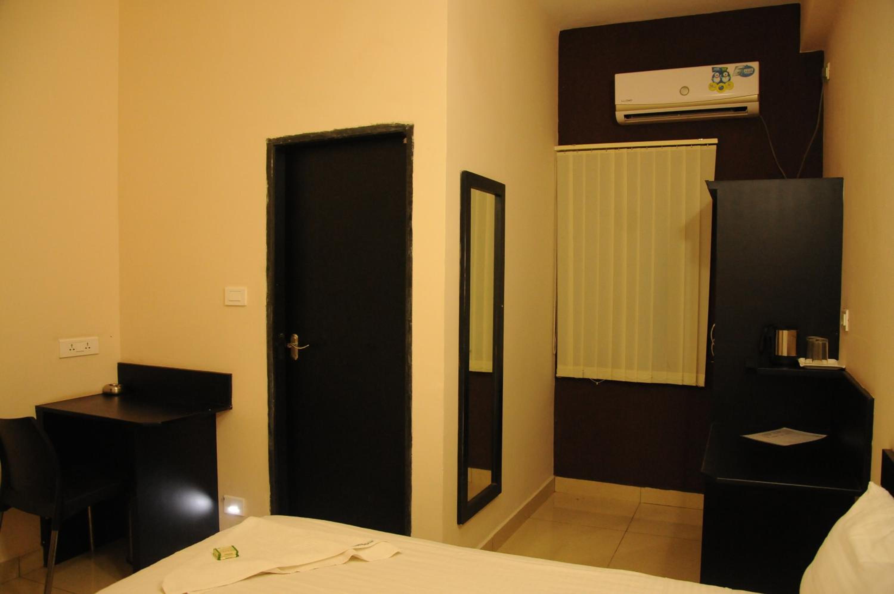 Deluxe Double Room - Photo 7