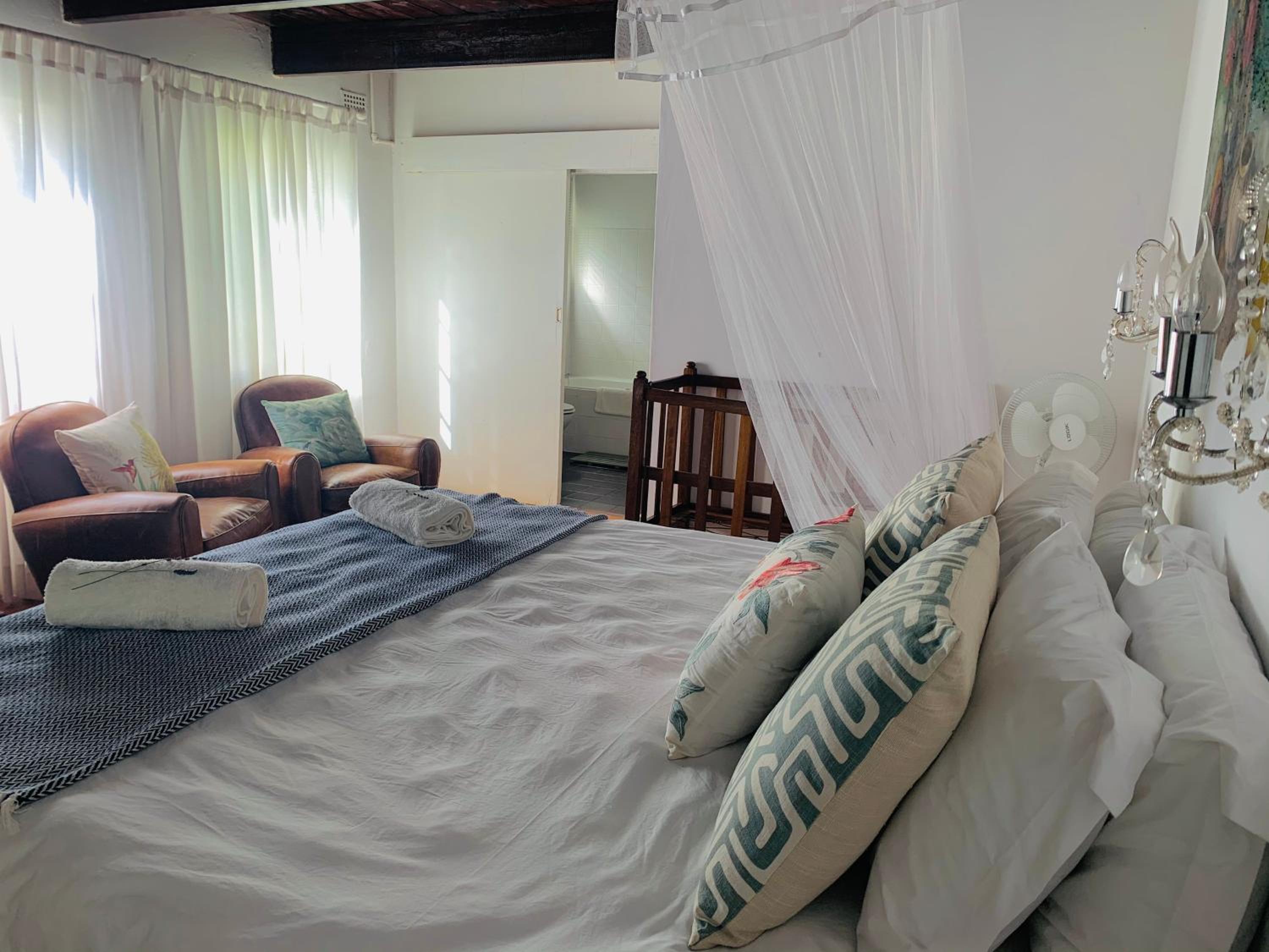 Four-Bedroom House - Photo 2