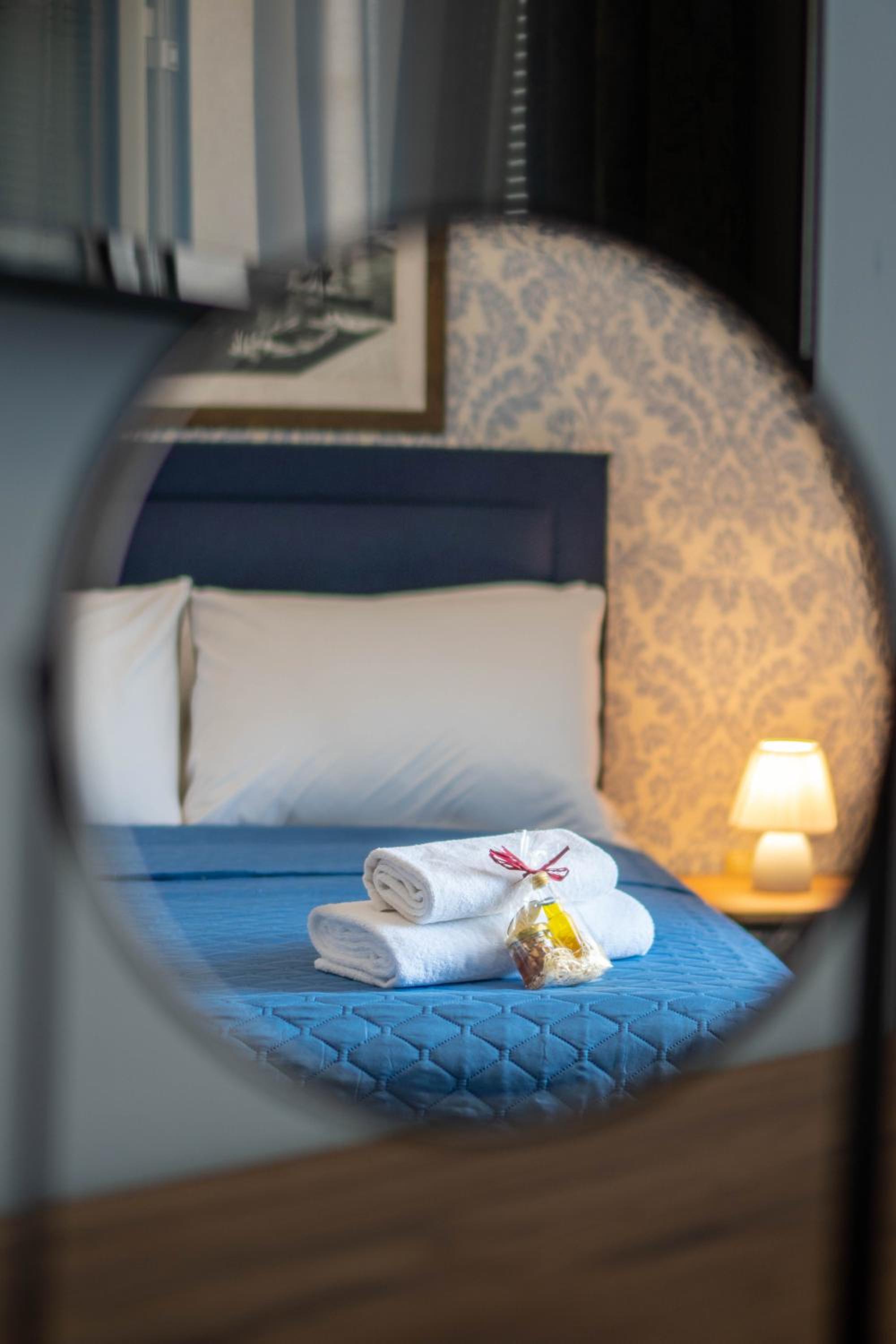 Double Room with Balcony and Sea View - Photo 4