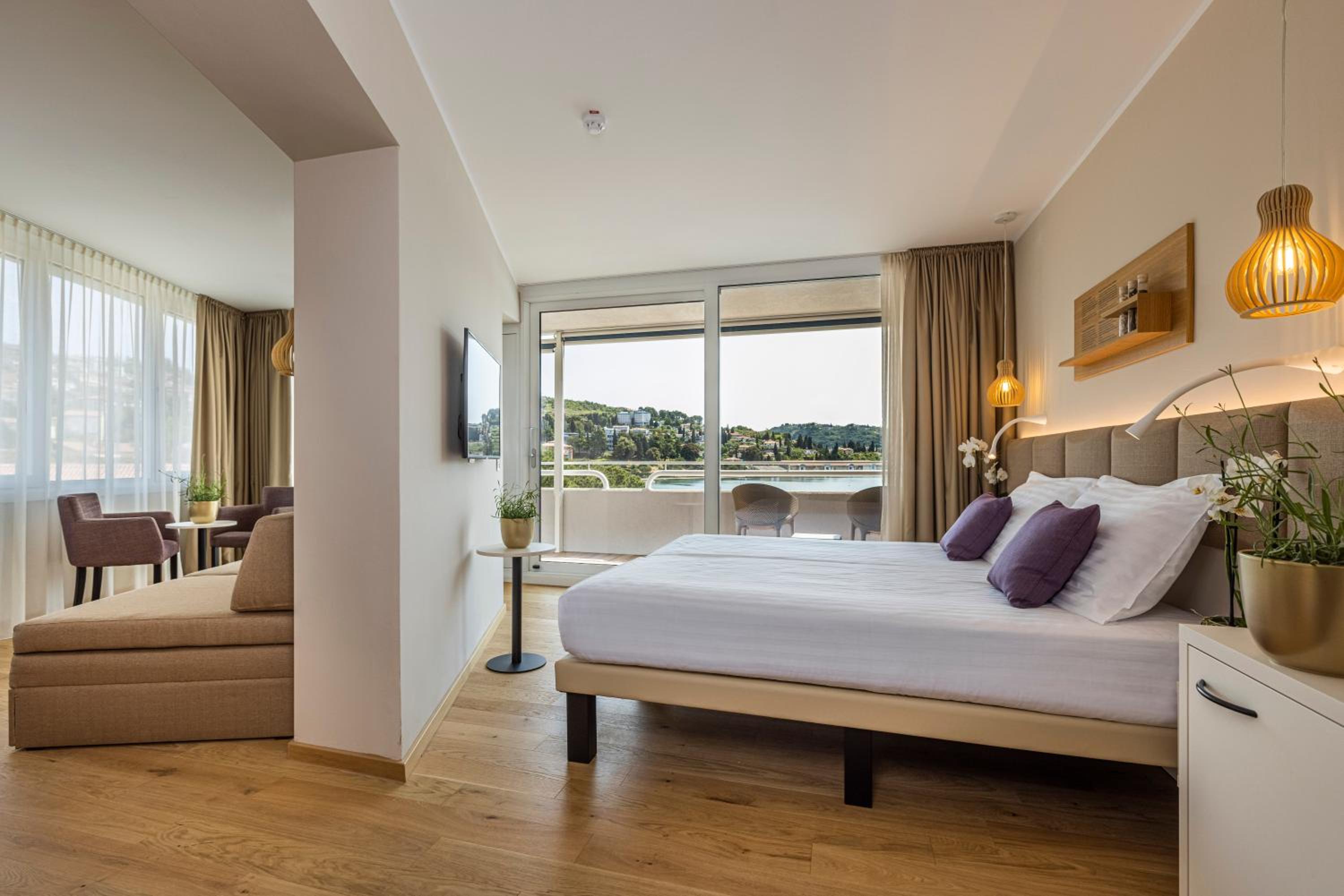 Captain Suite with Sea View and Balcony photo 1