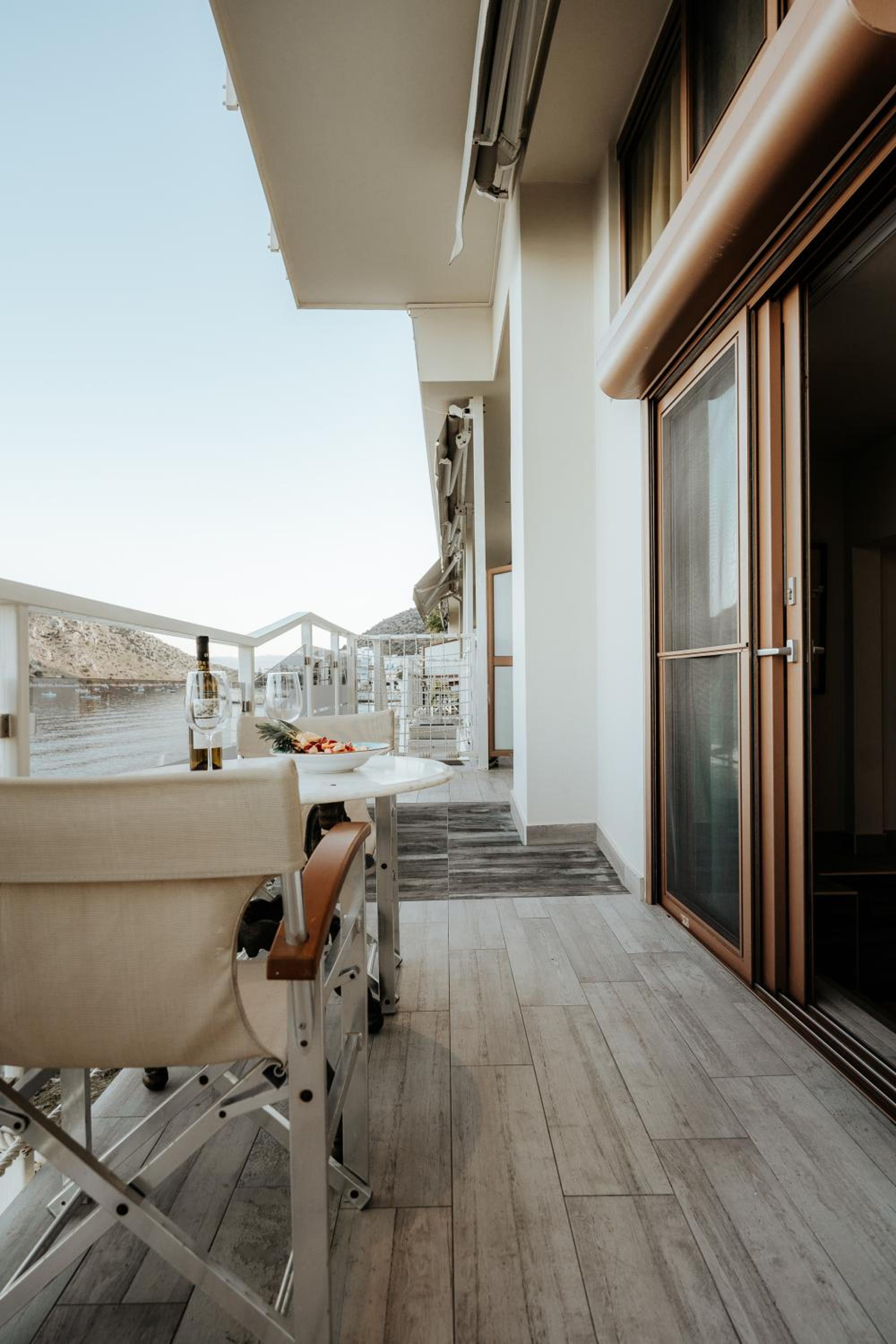 Suite (5 adults) with Jacuzzi and Sea view - Photo 21