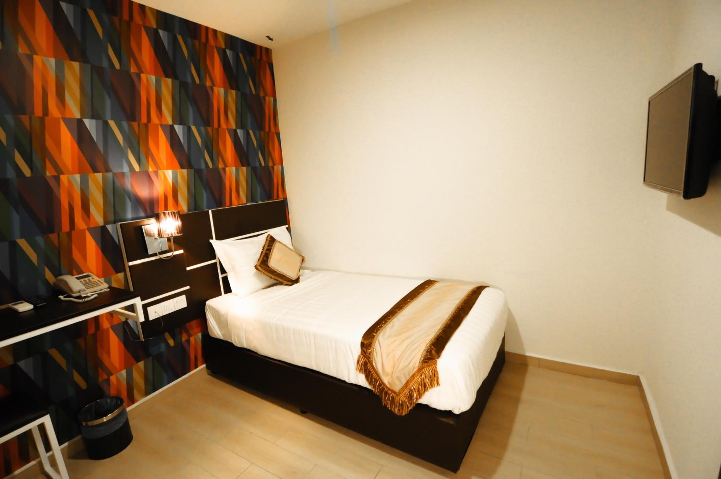 Single Room - Photo 1