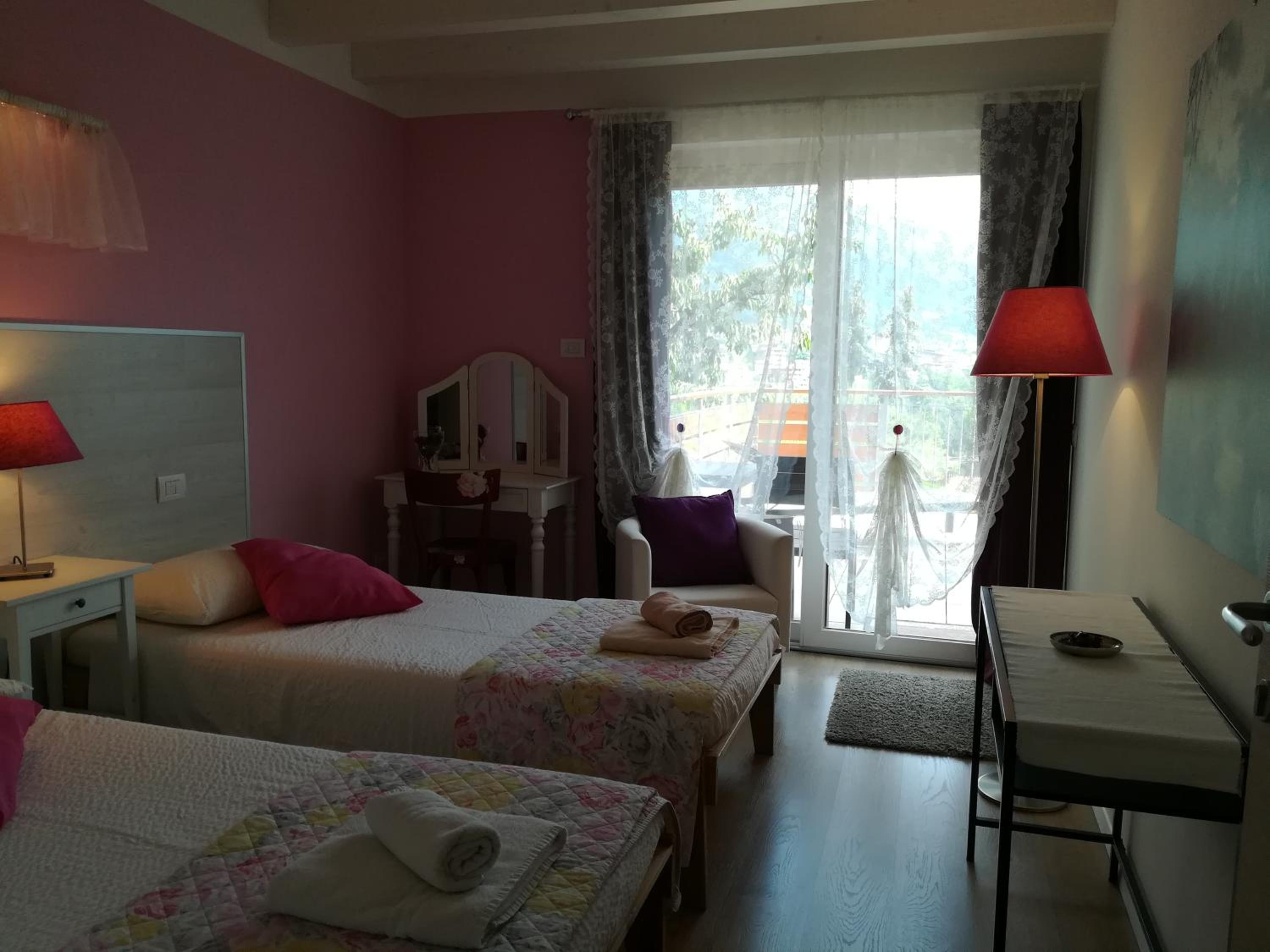 Twin Room with Mountain View photo 2