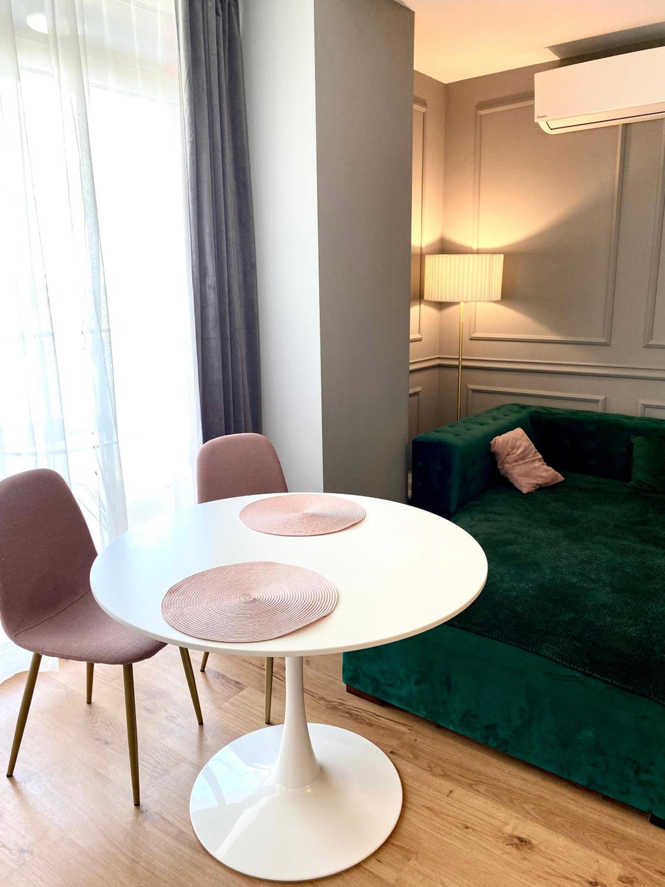 One-Bedroom Apartment - Photo 8