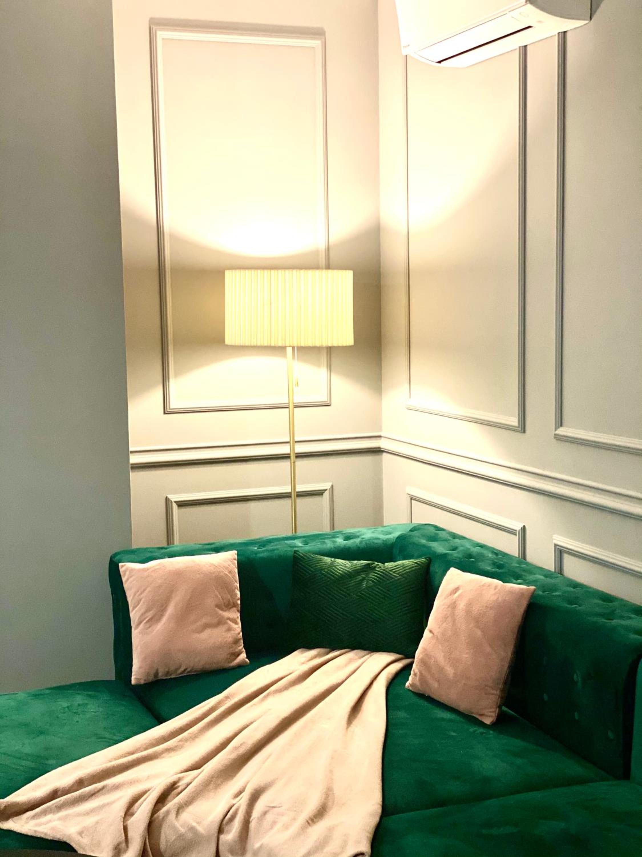 One-Bedroom Apartment - Photo 1