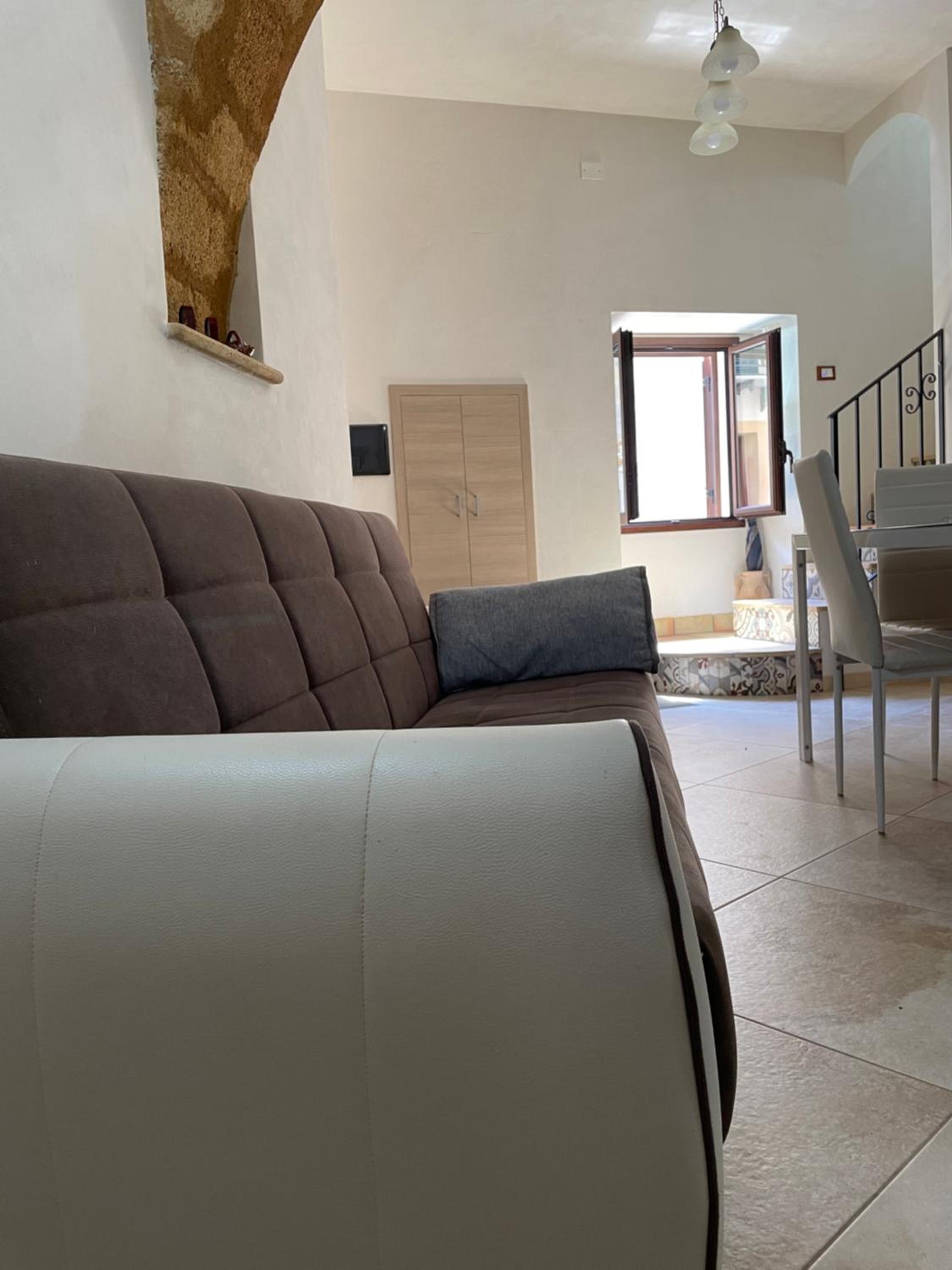 One-Bedroom House - Photo 8