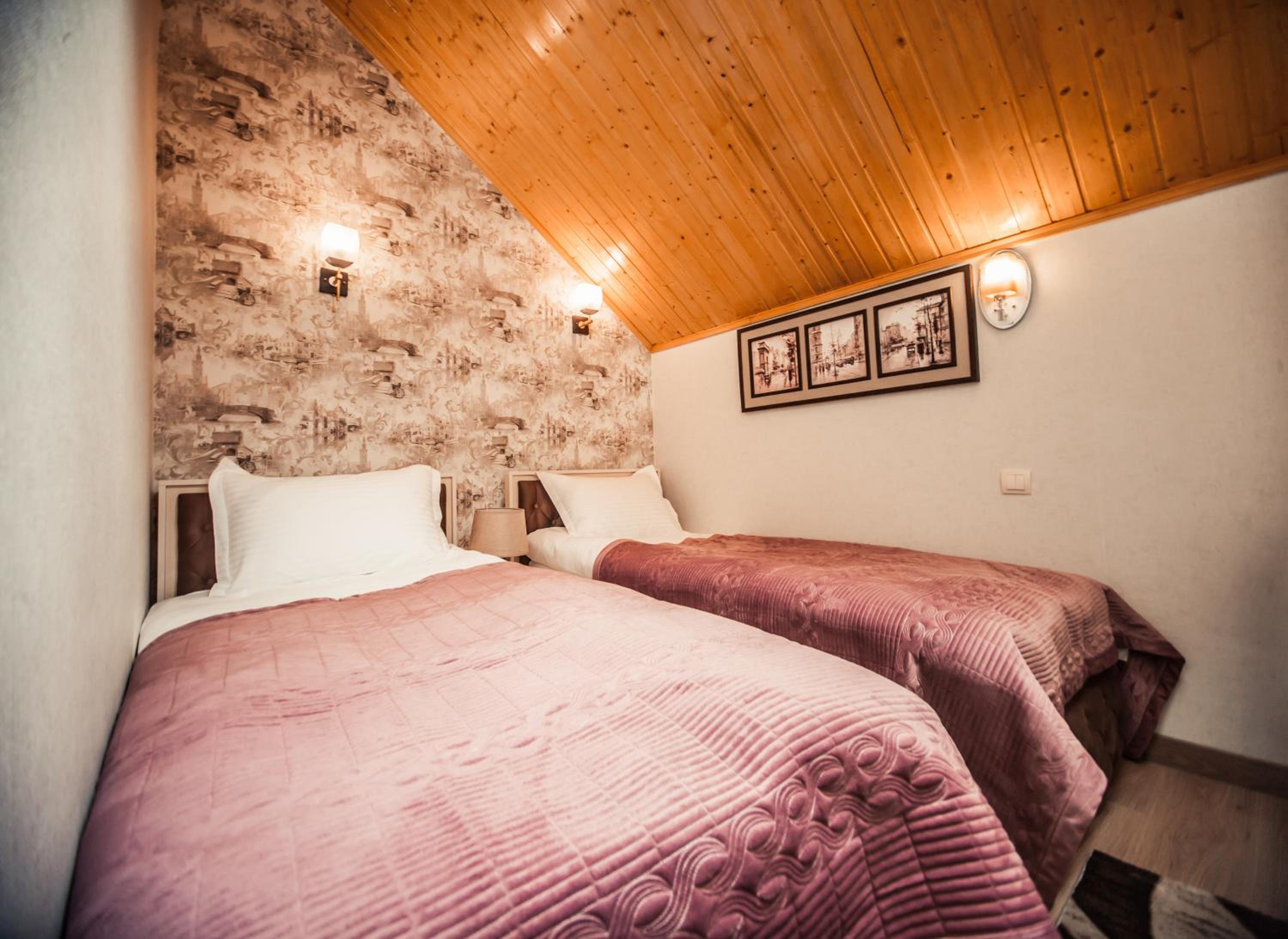 Budget Twin Room - Photo 2