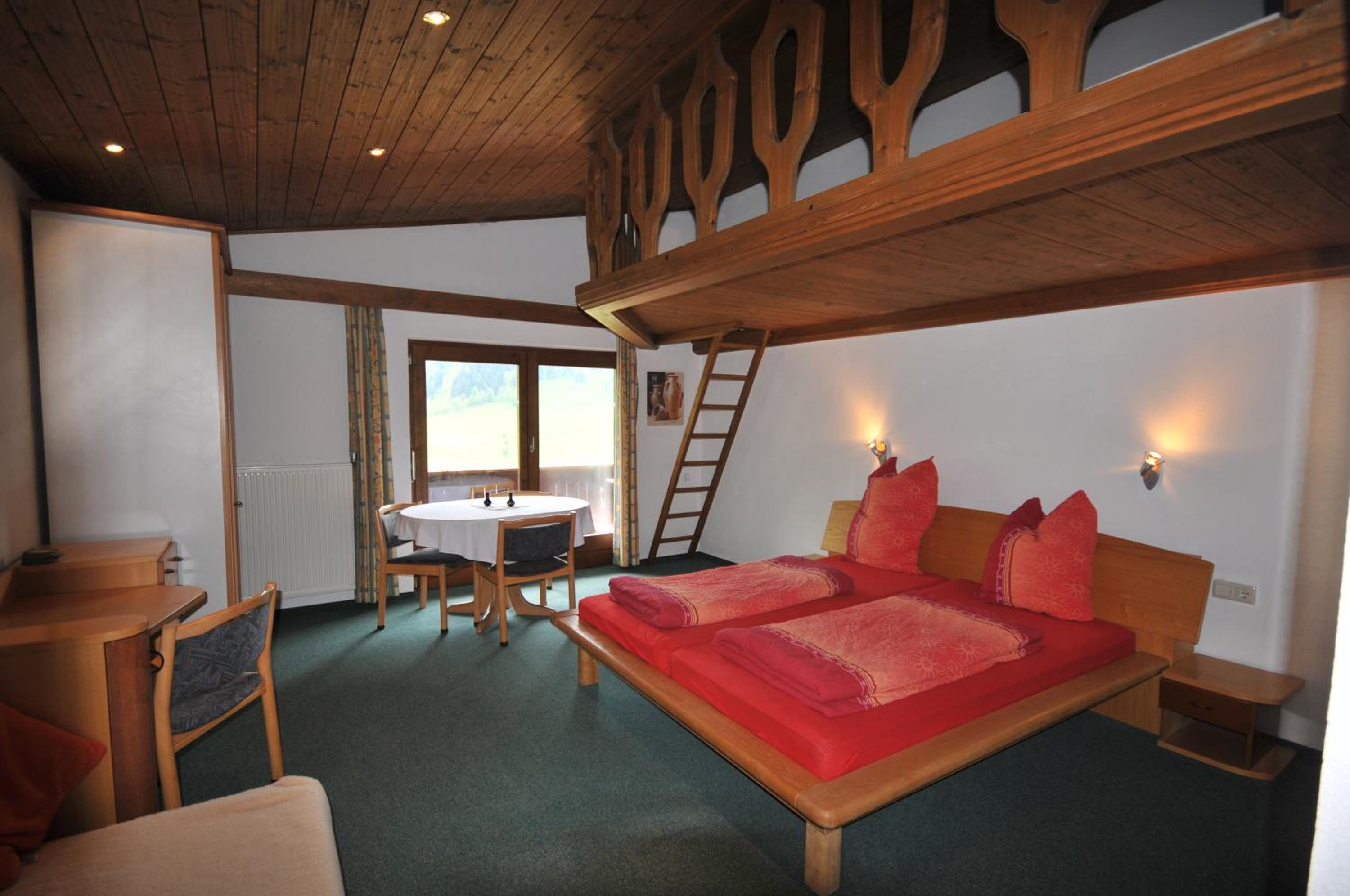 Family Apartment with Balcony photo 1