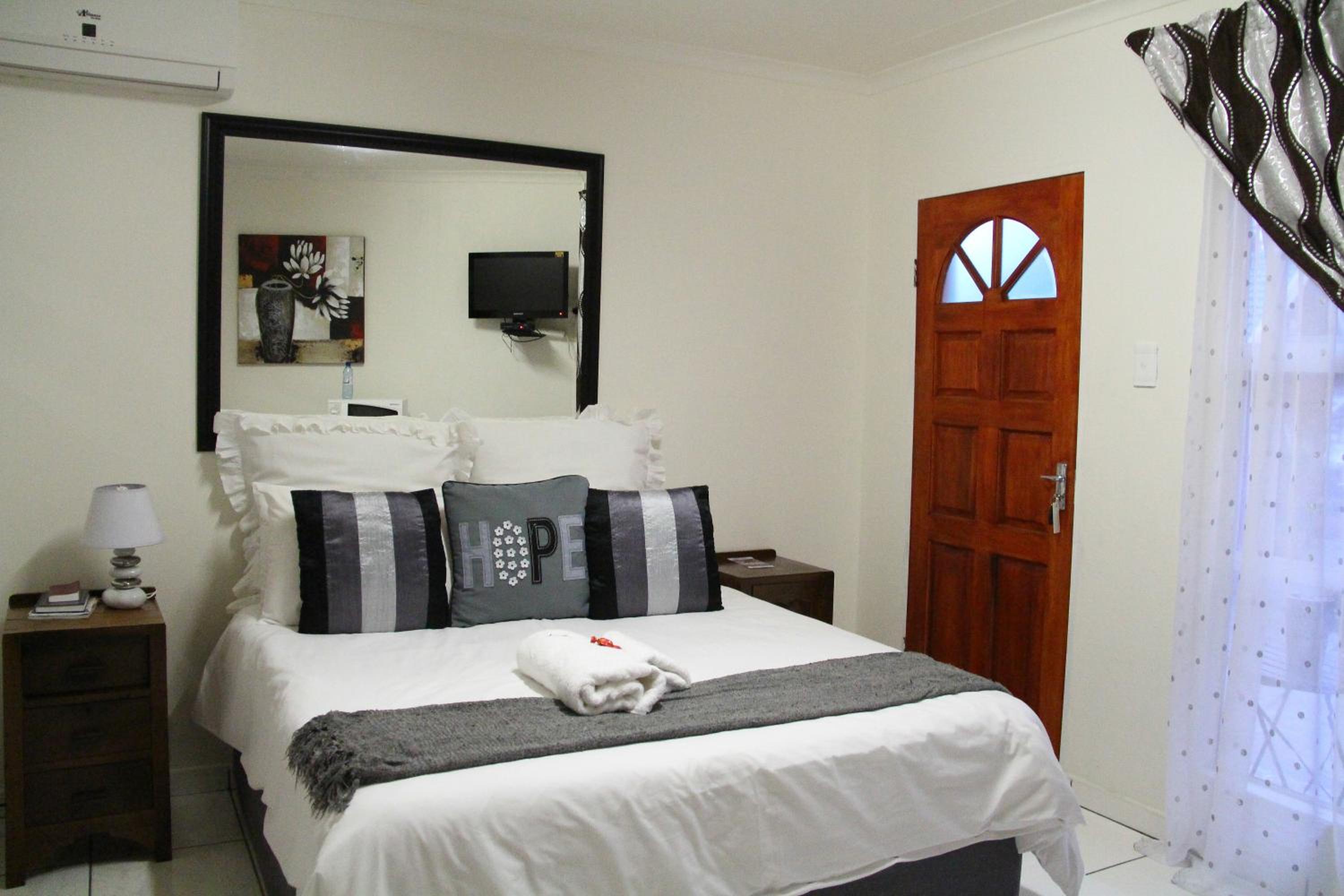 Double or Twin Room photo 3