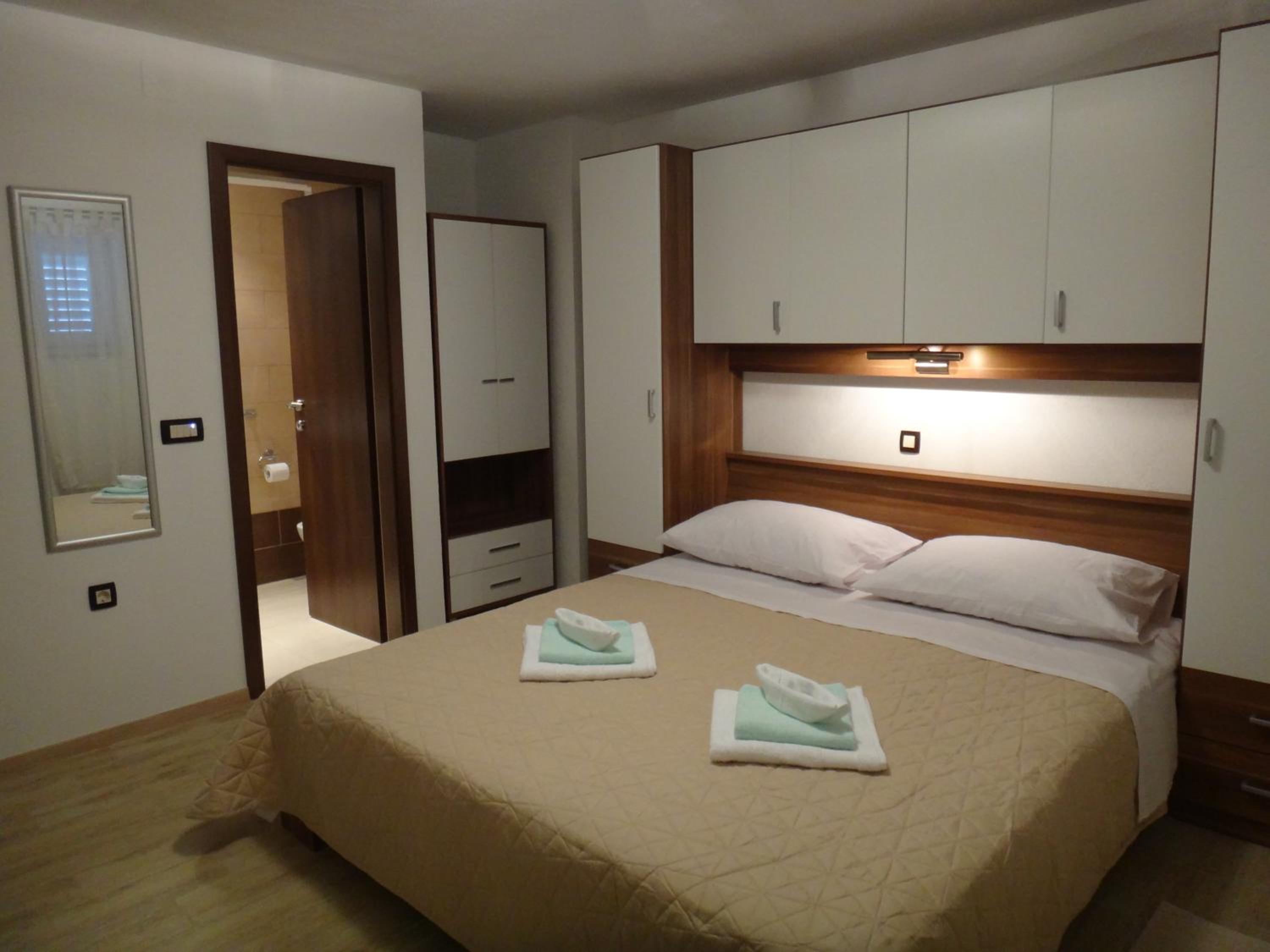 One-Bedroom Apartment with Balcony photo 1