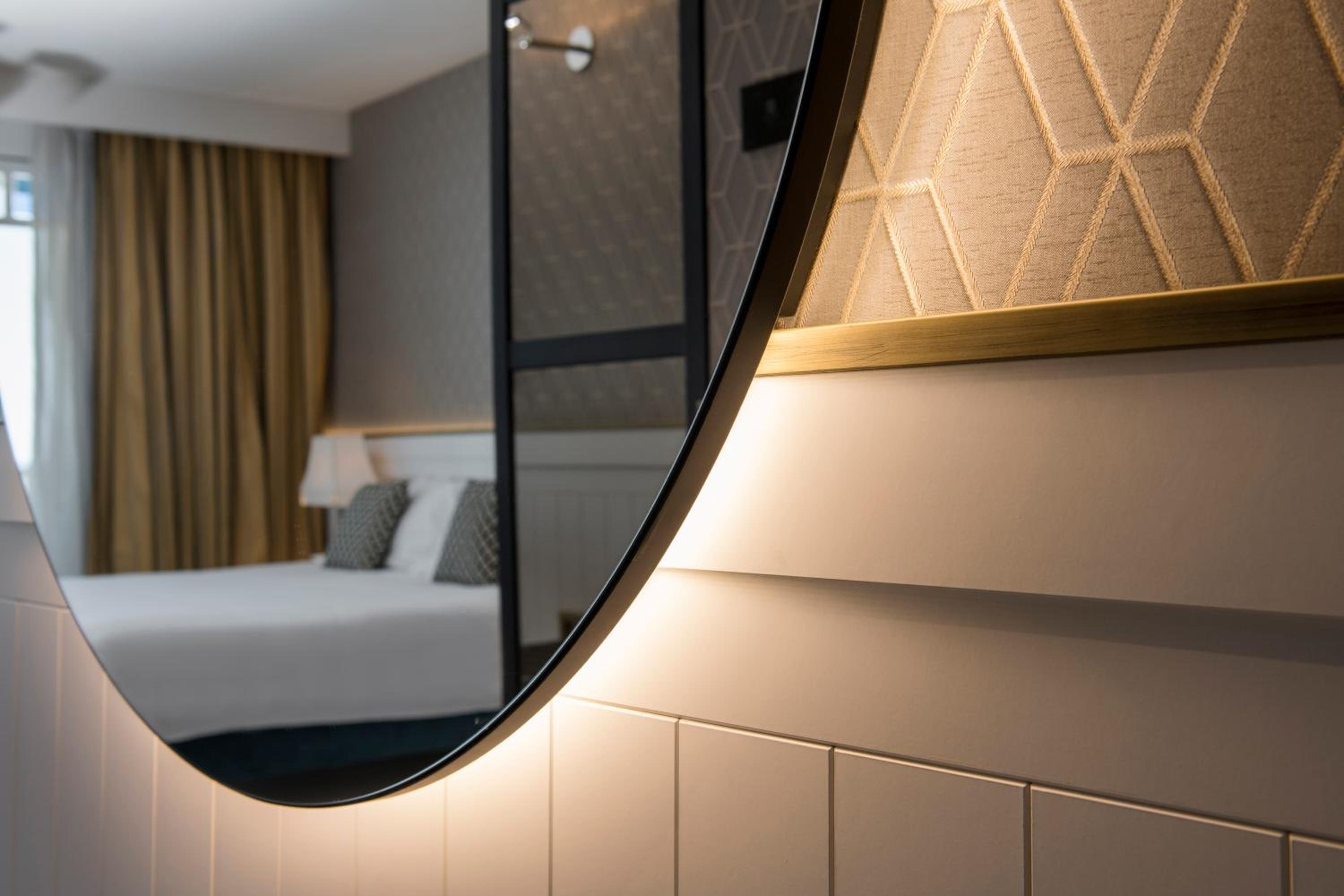 Double or Twin Room with Sea View and Spa Access - Photo 16
